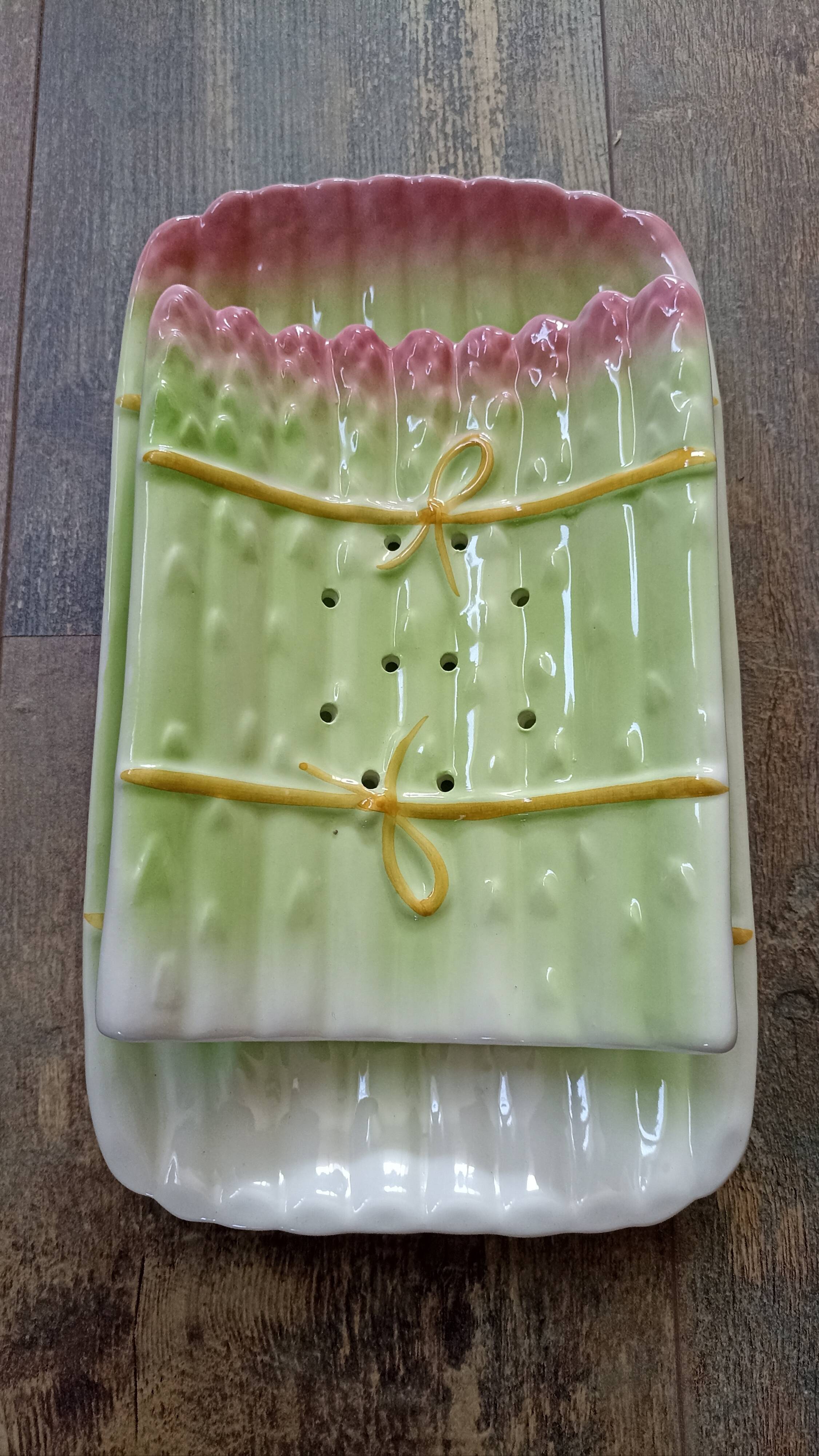 Double asparagus dish, slush sauce boat