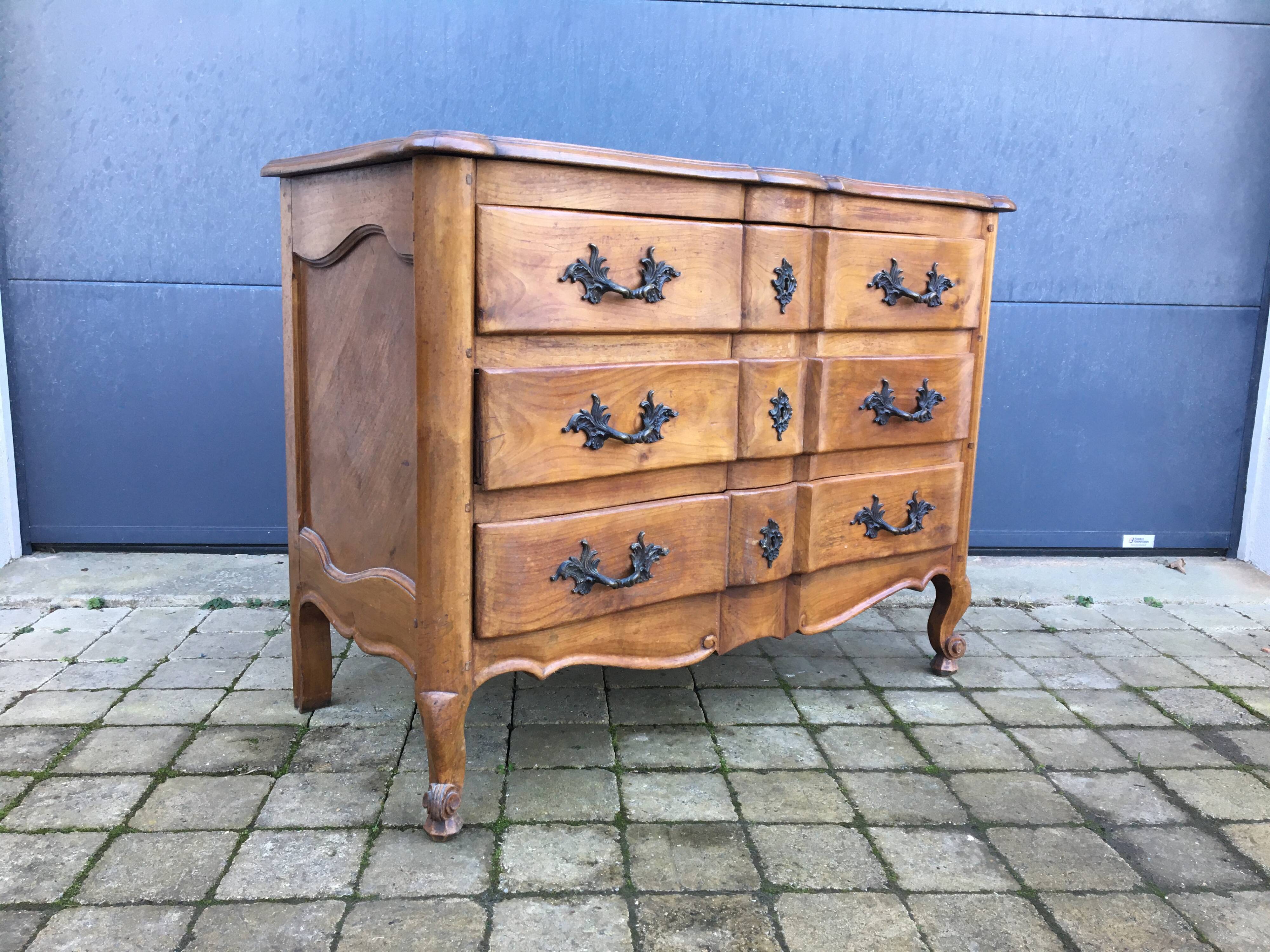 Commode arbalète
