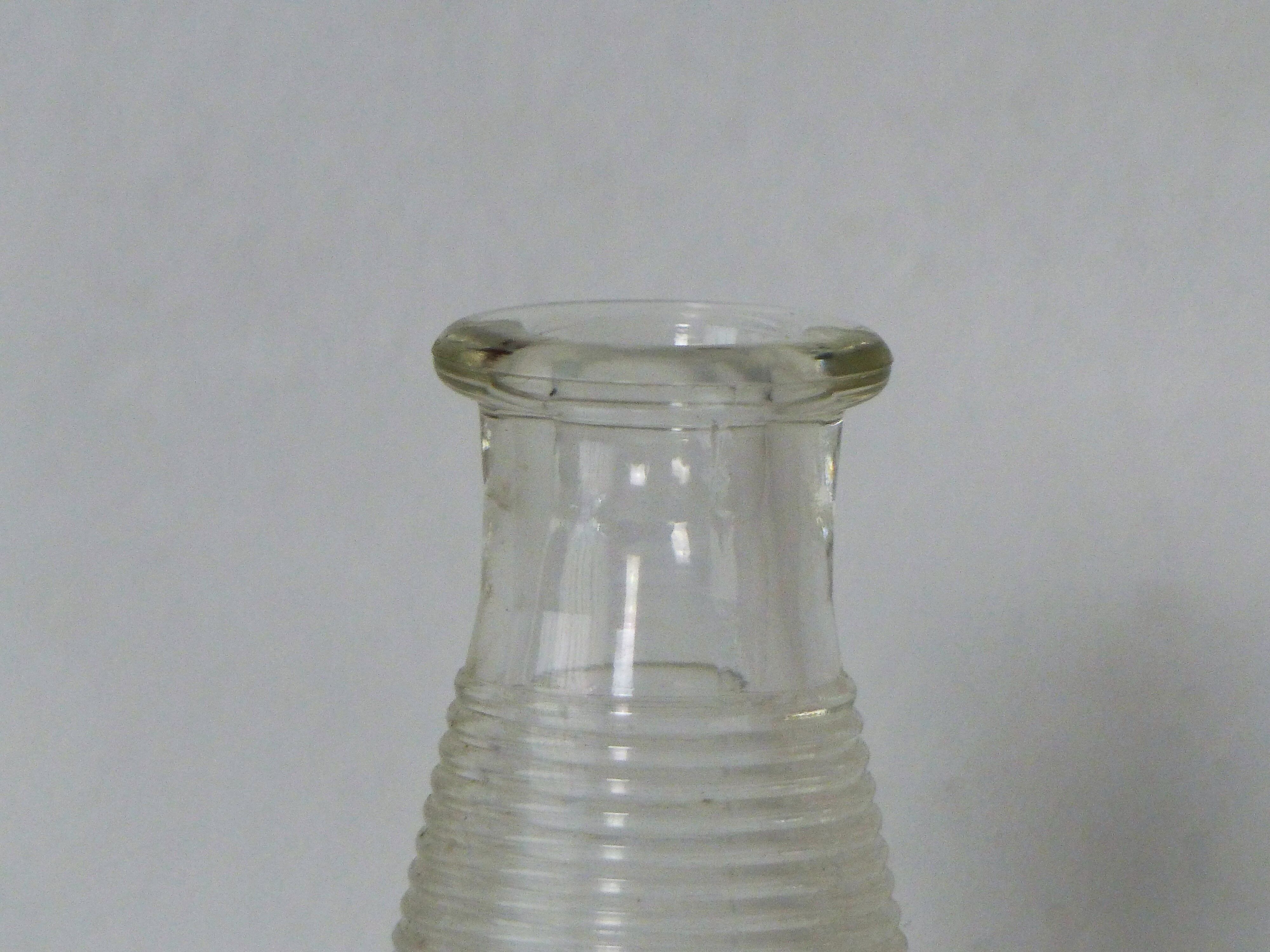 Carafe and its 3 glasses