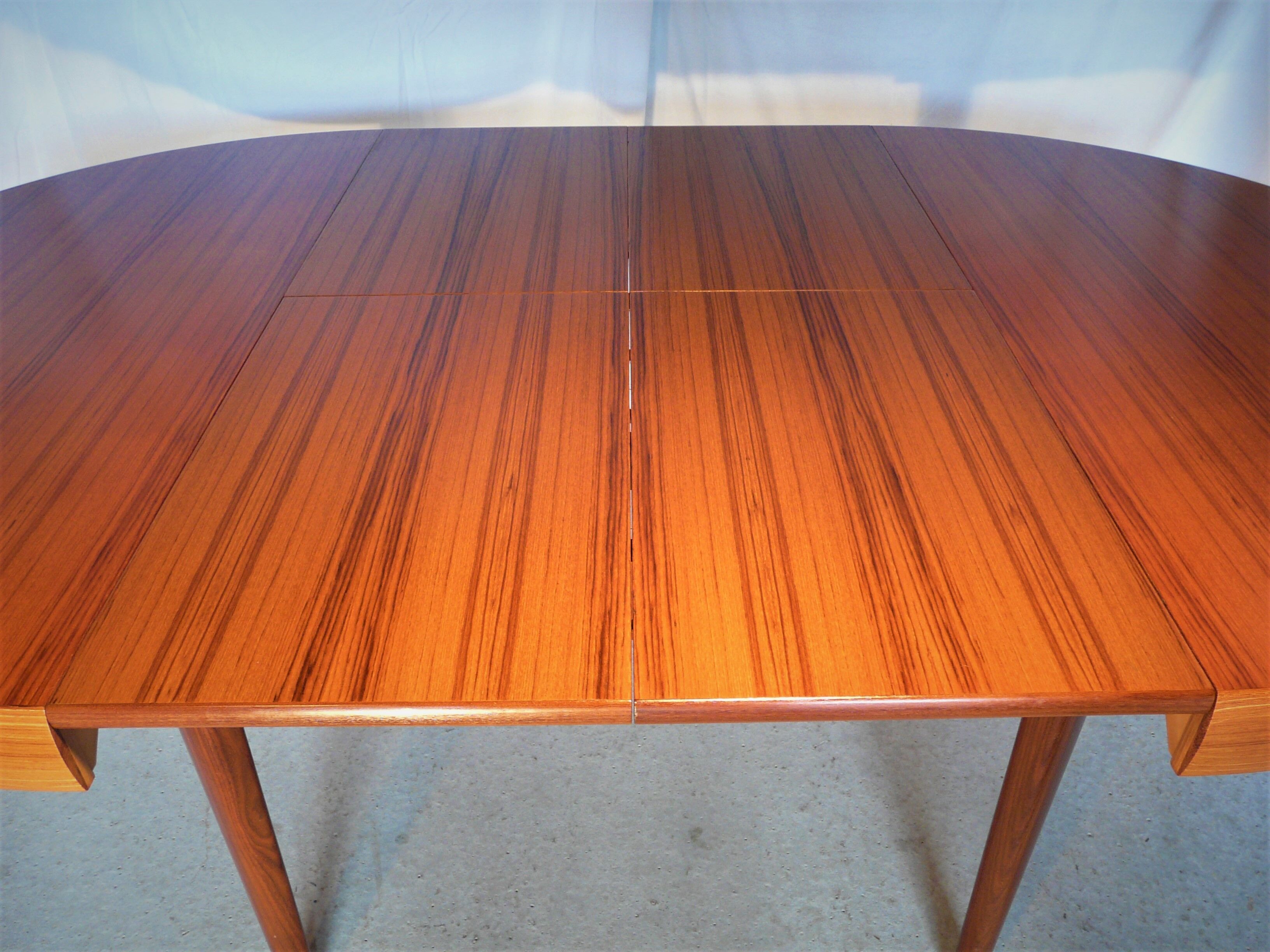 Scandinavian vintage extendable round table