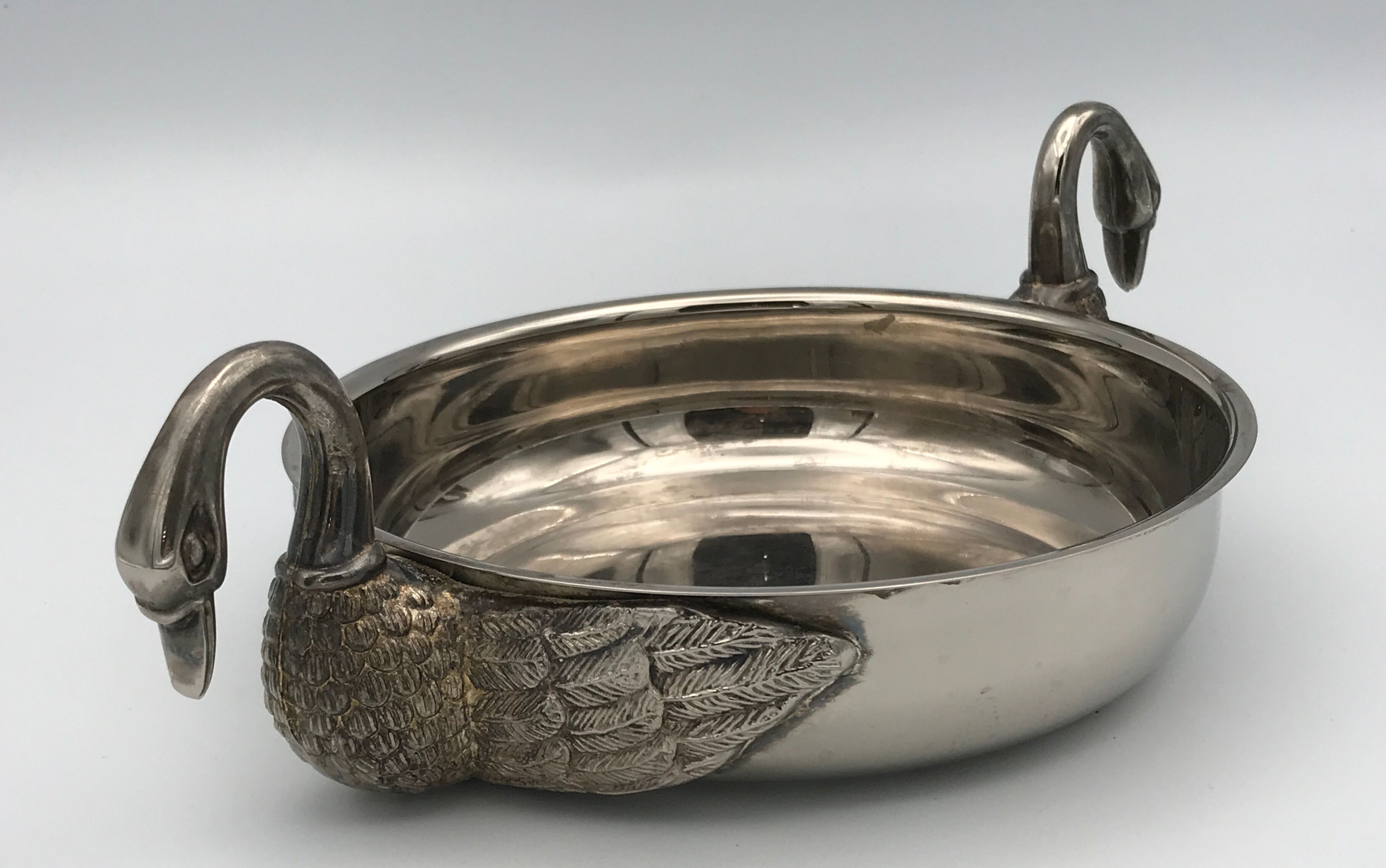 Cut vintage pocket tray in silver metal, swan-shaped handles