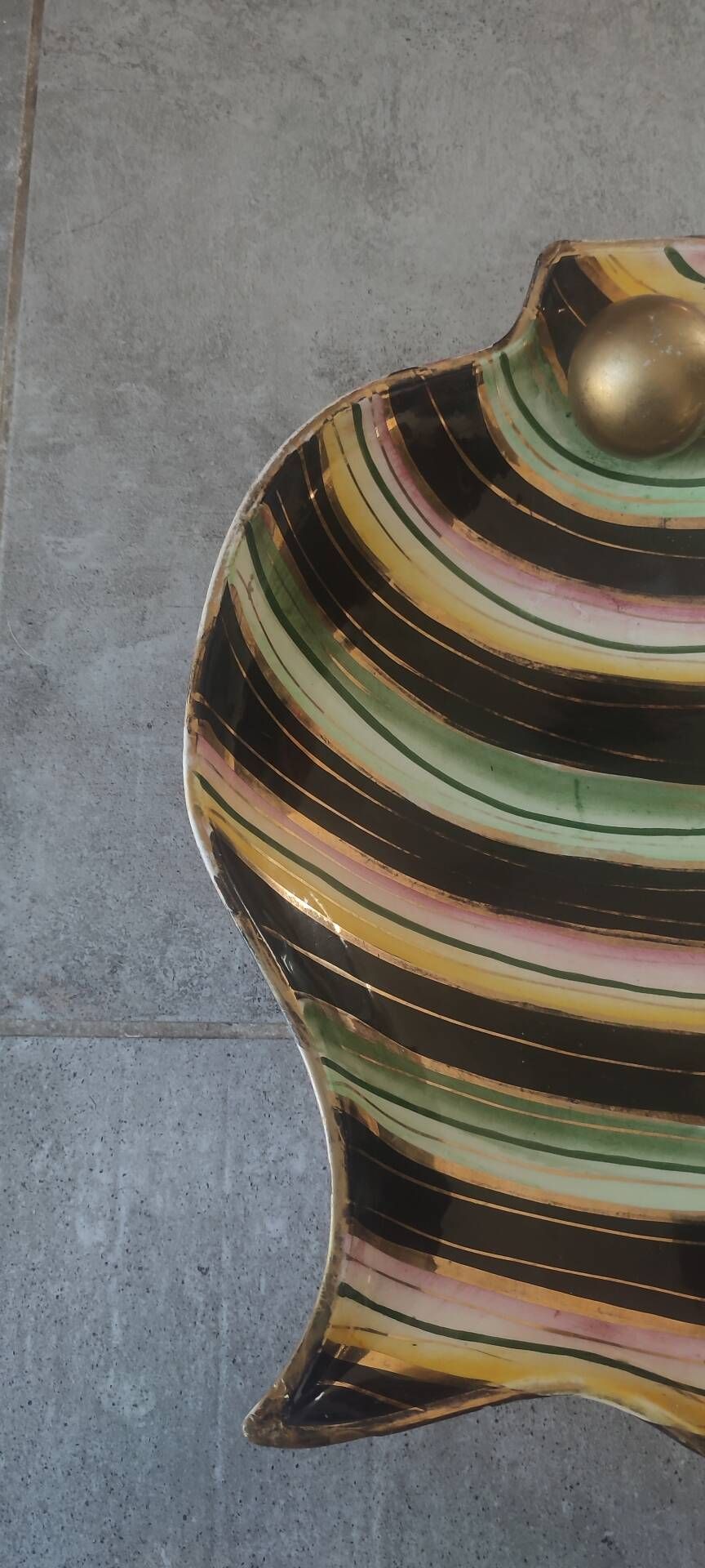 Vintage ceramic plate Hubert Bequet Quaregnon gold - No. 477