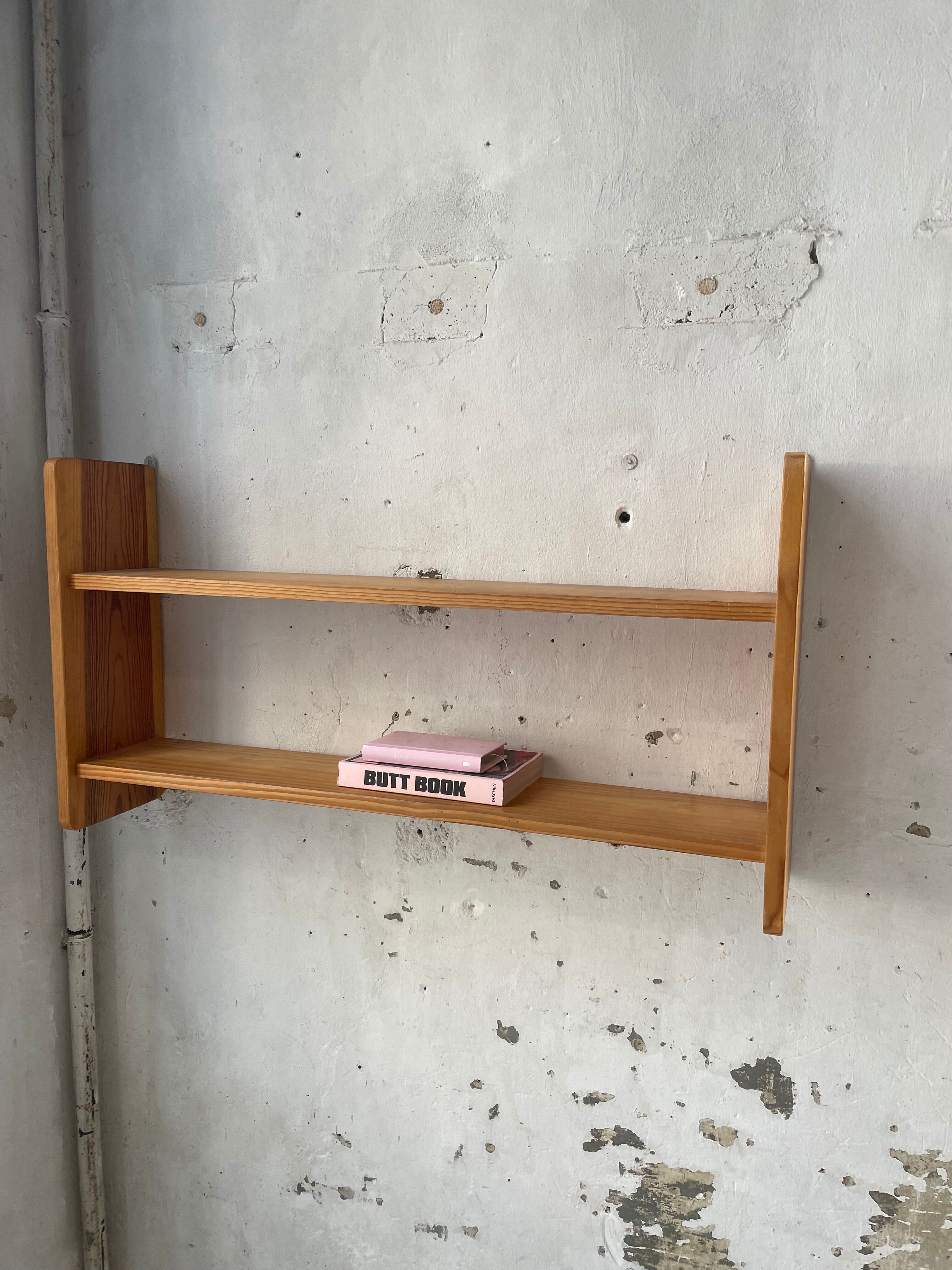 Pine Regain wall shelf