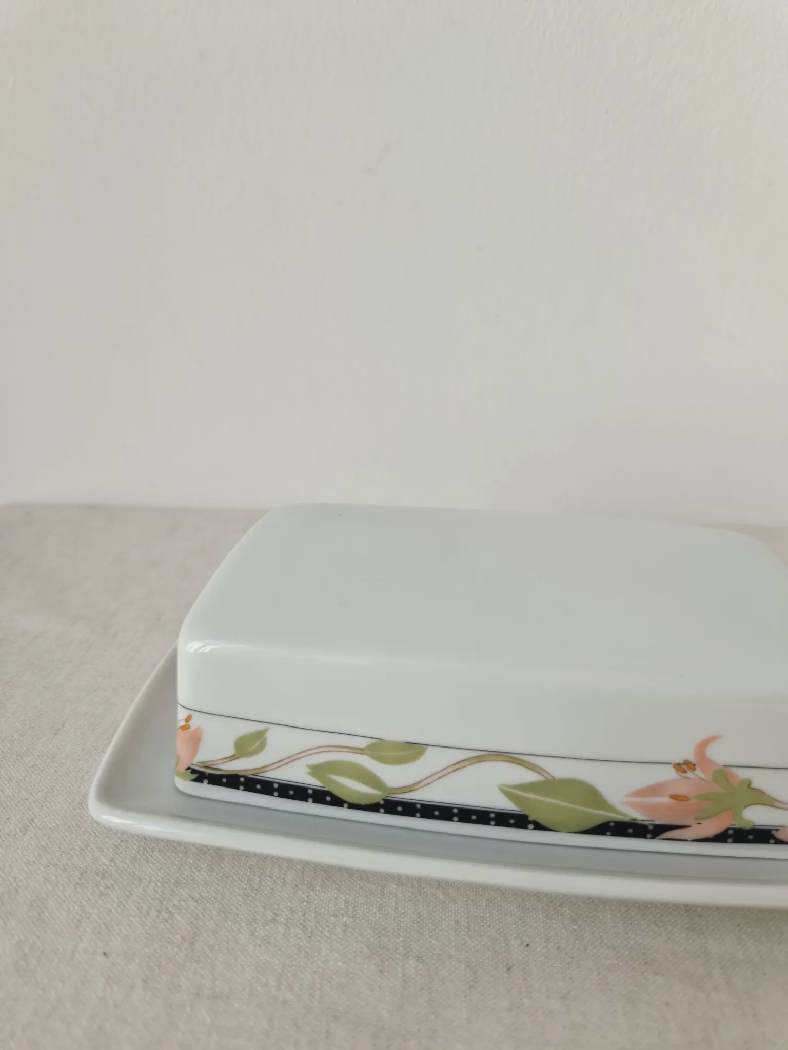 Vintage porcelain butter dish Apilco "Louisiane" - Yves Deshoulieres