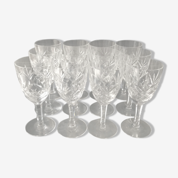Glasses with carved crystal wine, star and leaf patterns