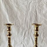 Paire d'anciens bougeoirs en laiton