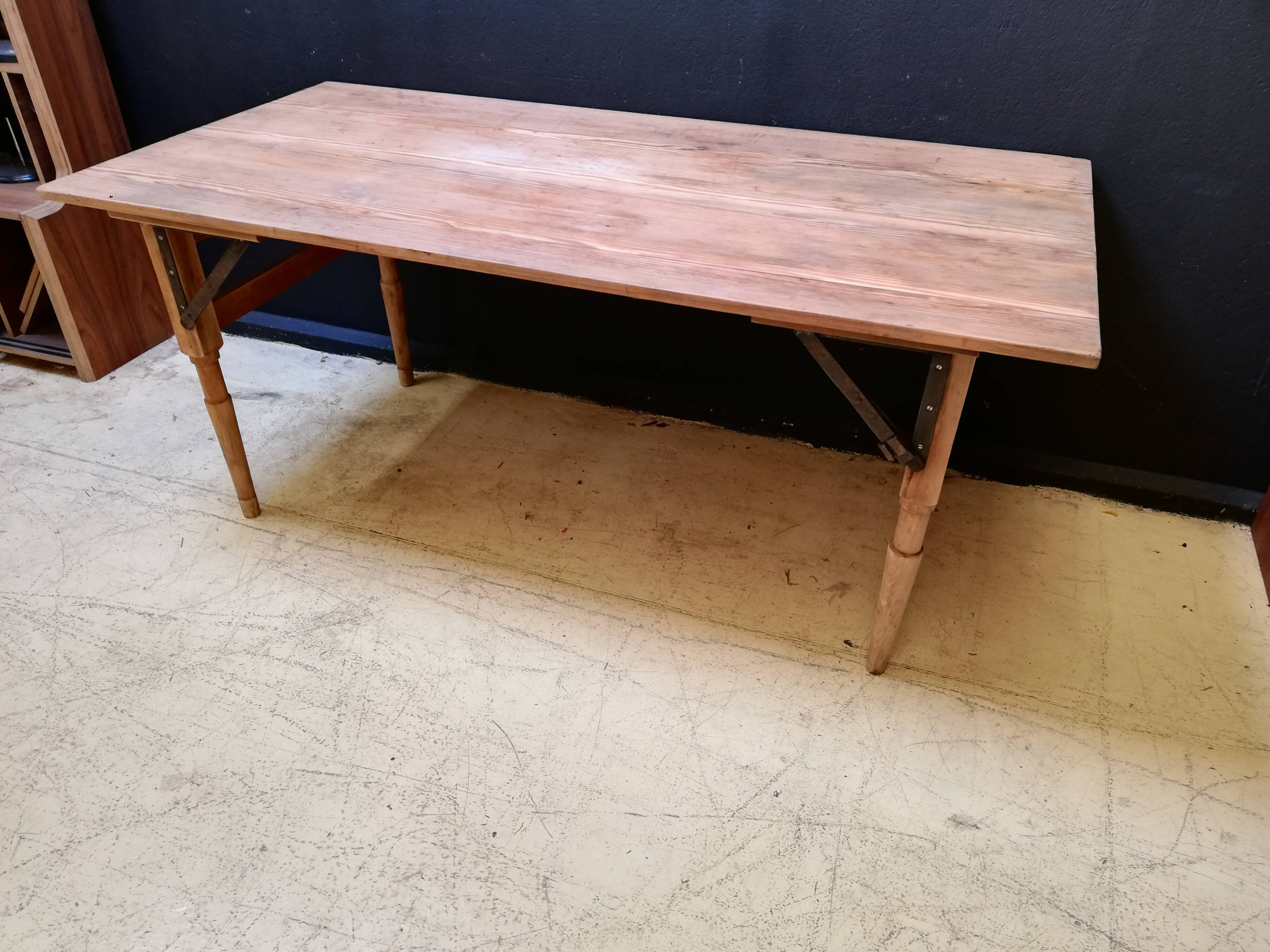Folding table in wood brewery-guinguette, 6/8 cutlery