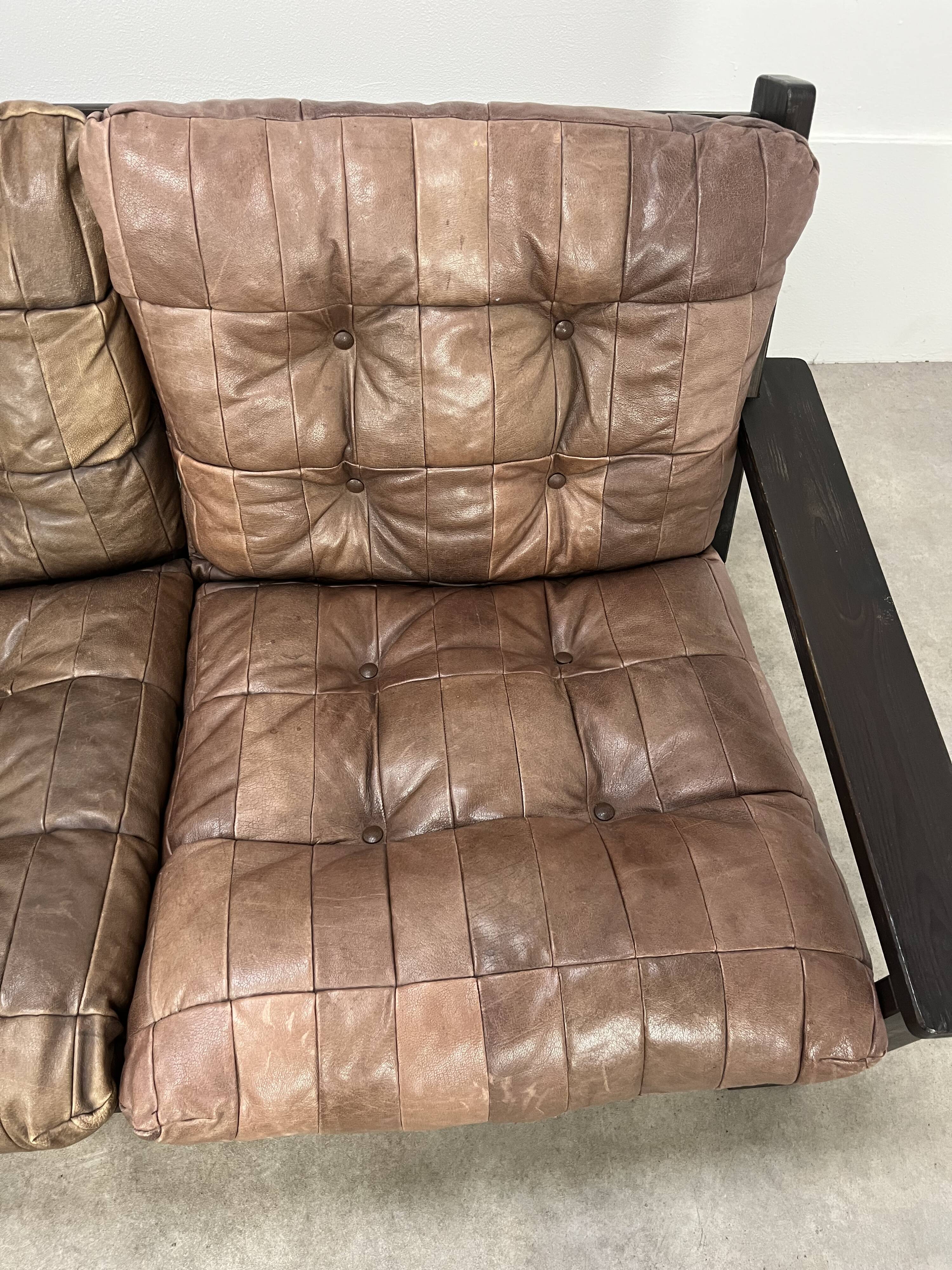Living room sofa and brutalist armchairs in leather and wood, 70s, chalet style