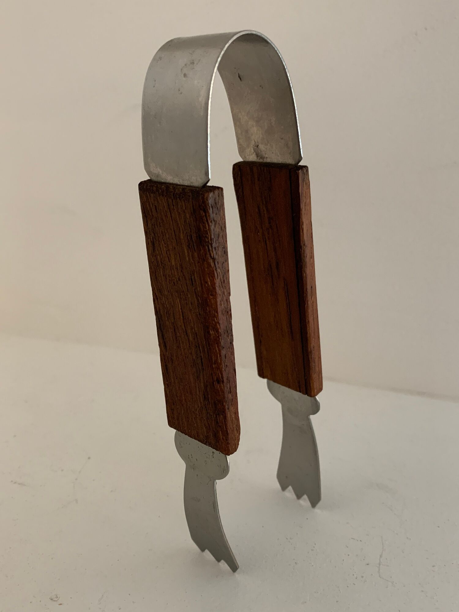 Scandinavian ice bucket in MCM Denmark teak and its ice claws