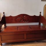 Rabbit chest bench