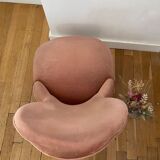 Old pink toad chair