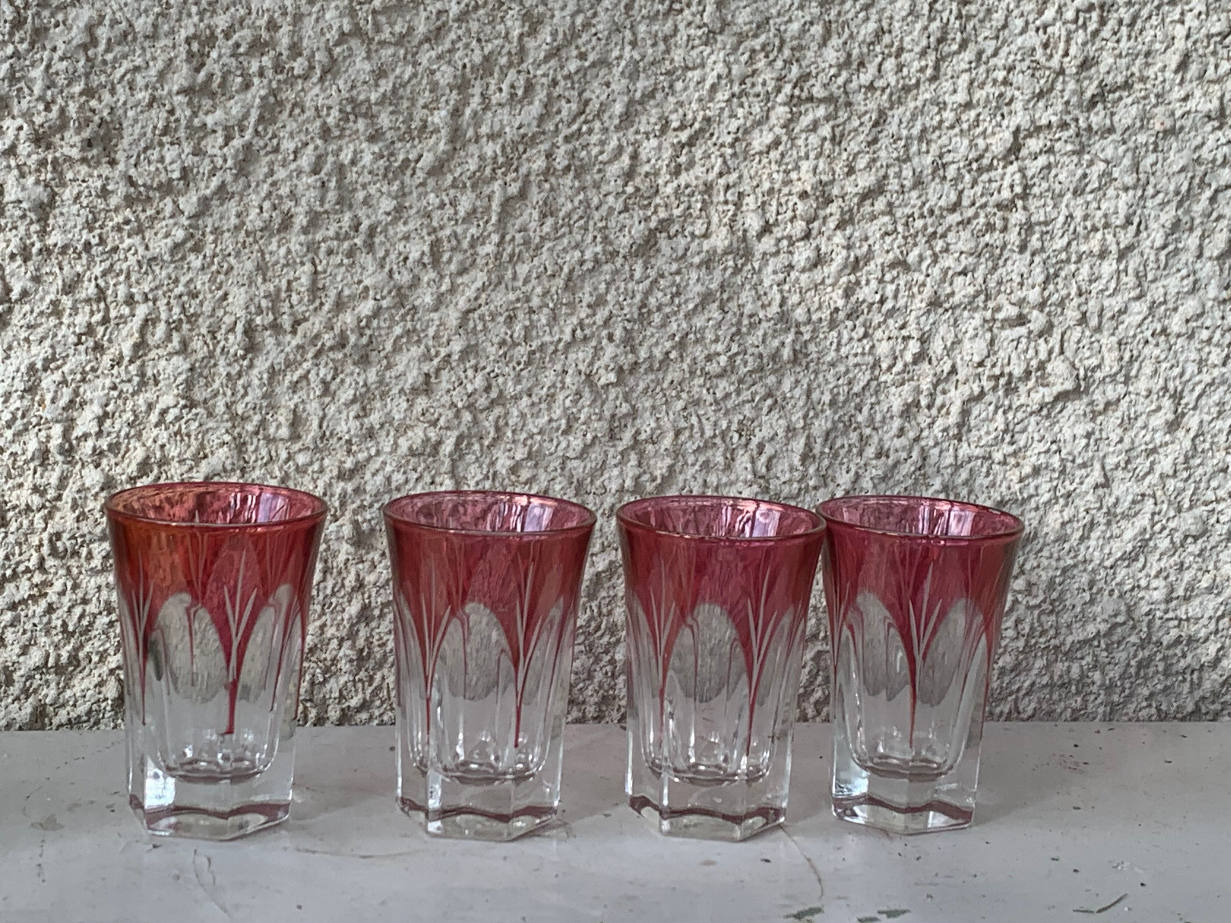 7 aperitif glasses in red and transparent glass chiseled vintage