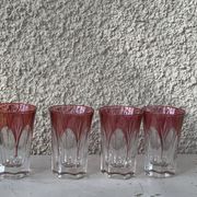 7 verres à apéritif en verre rouge et transparent ciselés vintage