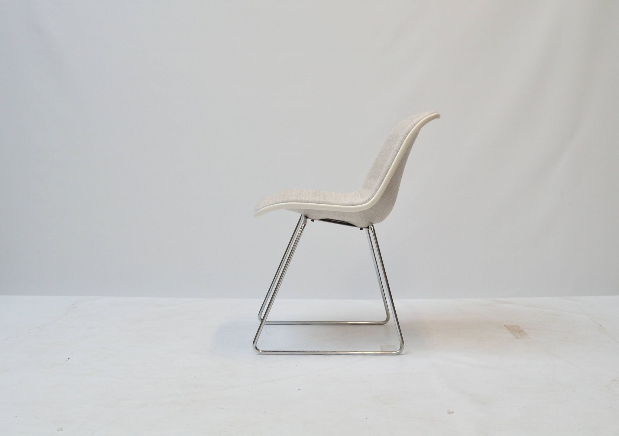 Set of 4 Spirit dining chairs by Hajime Oonishi for Houtoku/Artifort, 1970s.