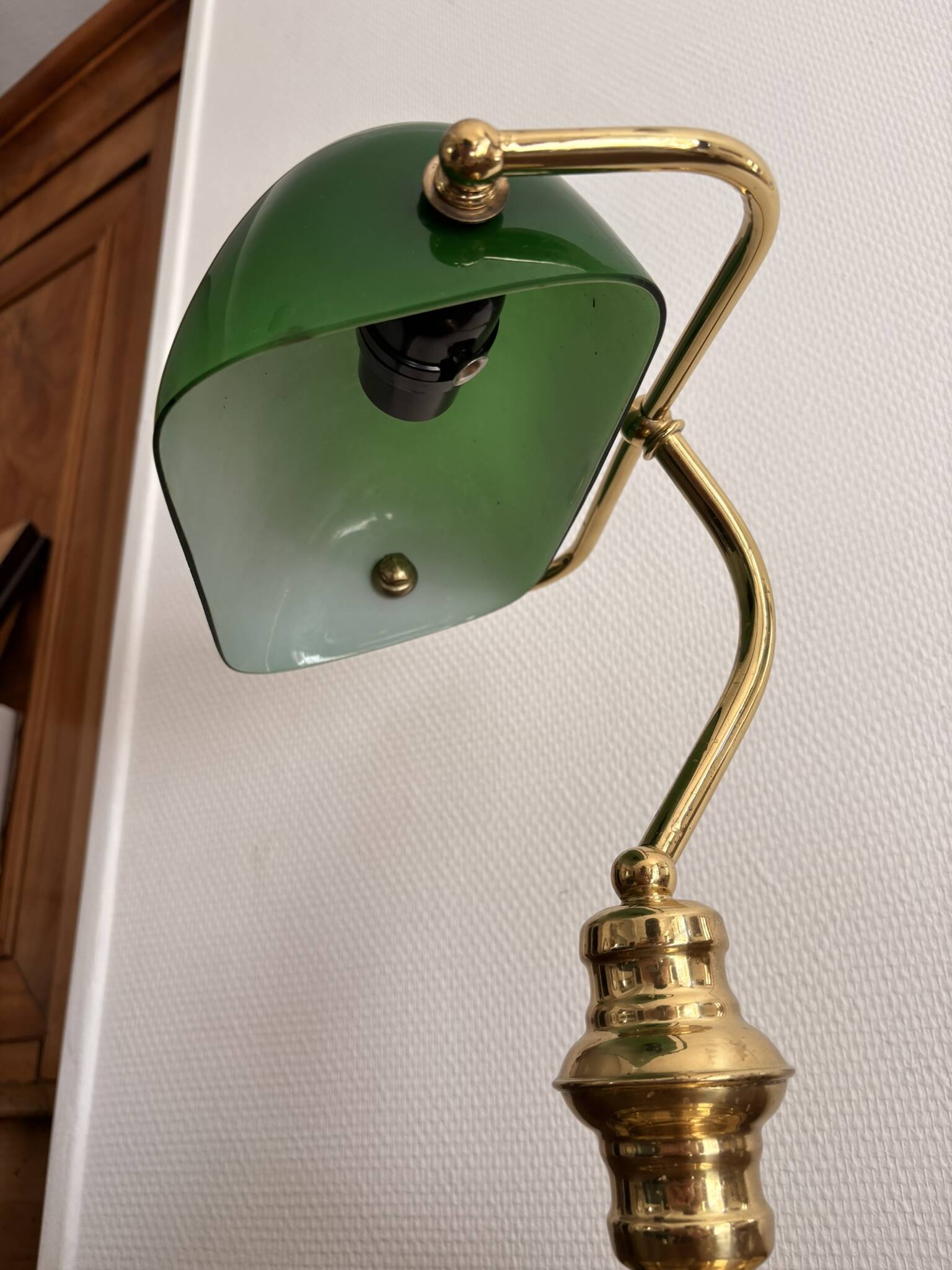 Ancien Lampe Notaire Banquier Bureau Opaline Vert Laiton Doré