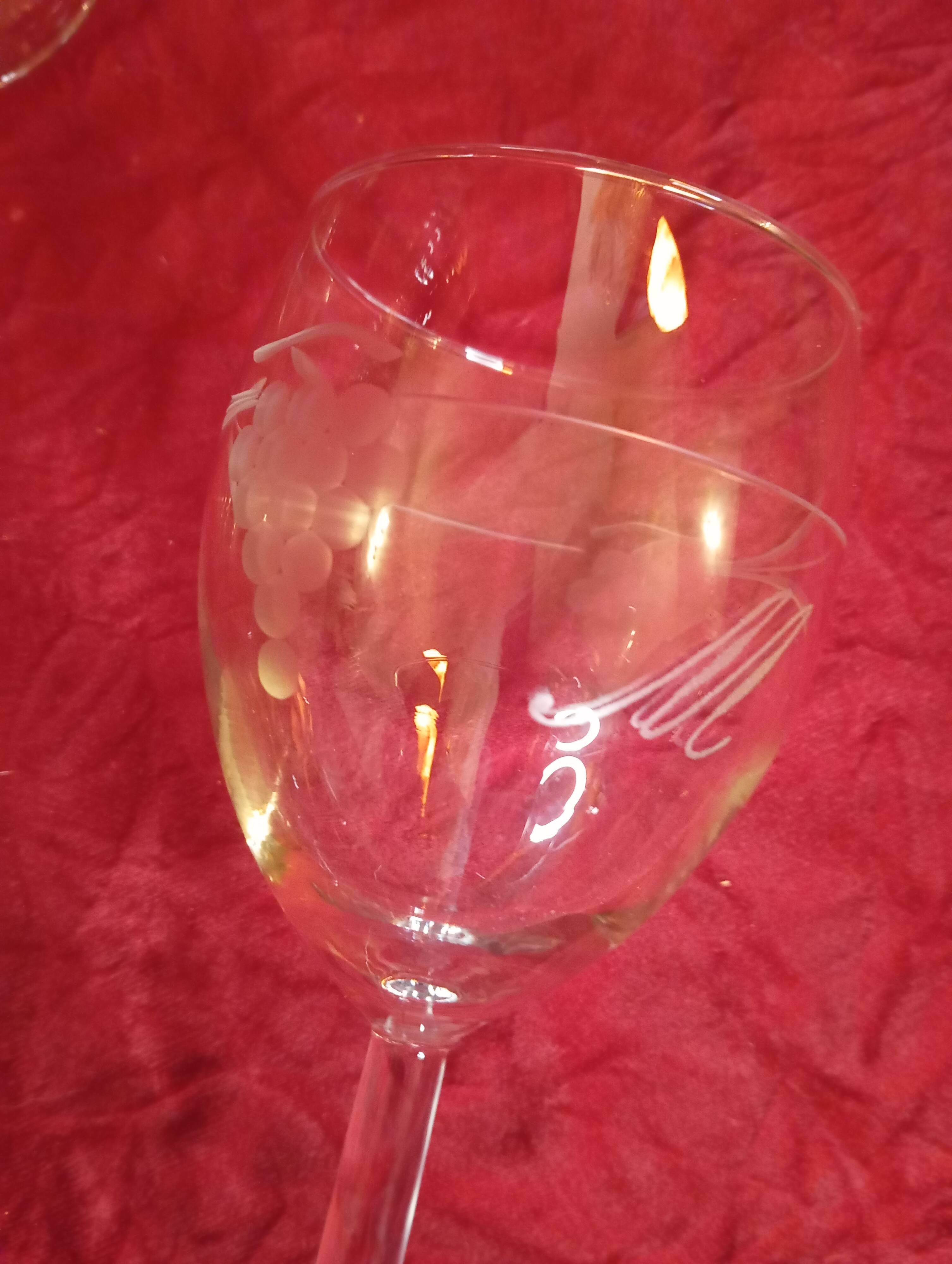 6 engraved water glasses with bunch of grapes