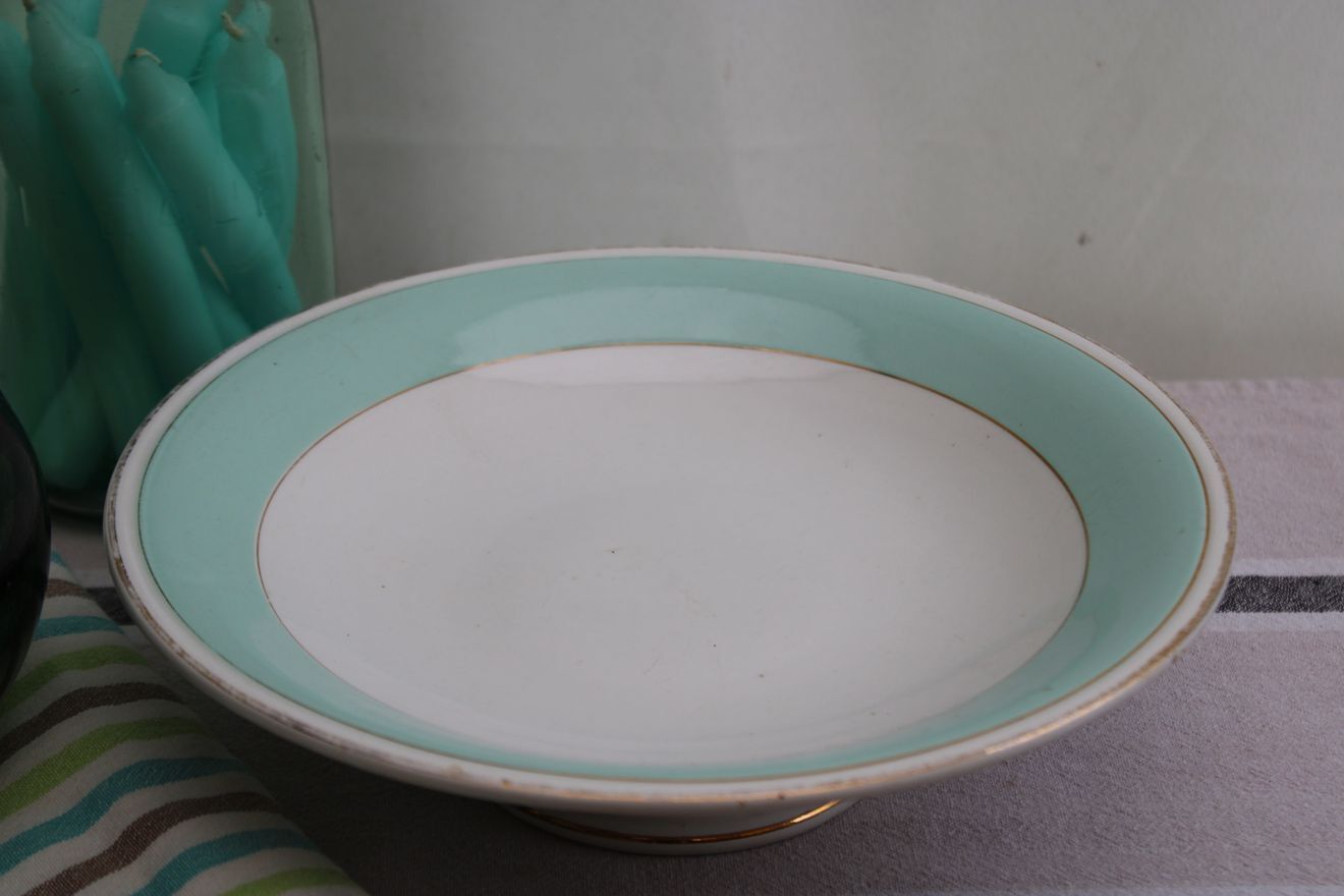 Coupe sur pied en porcelaine