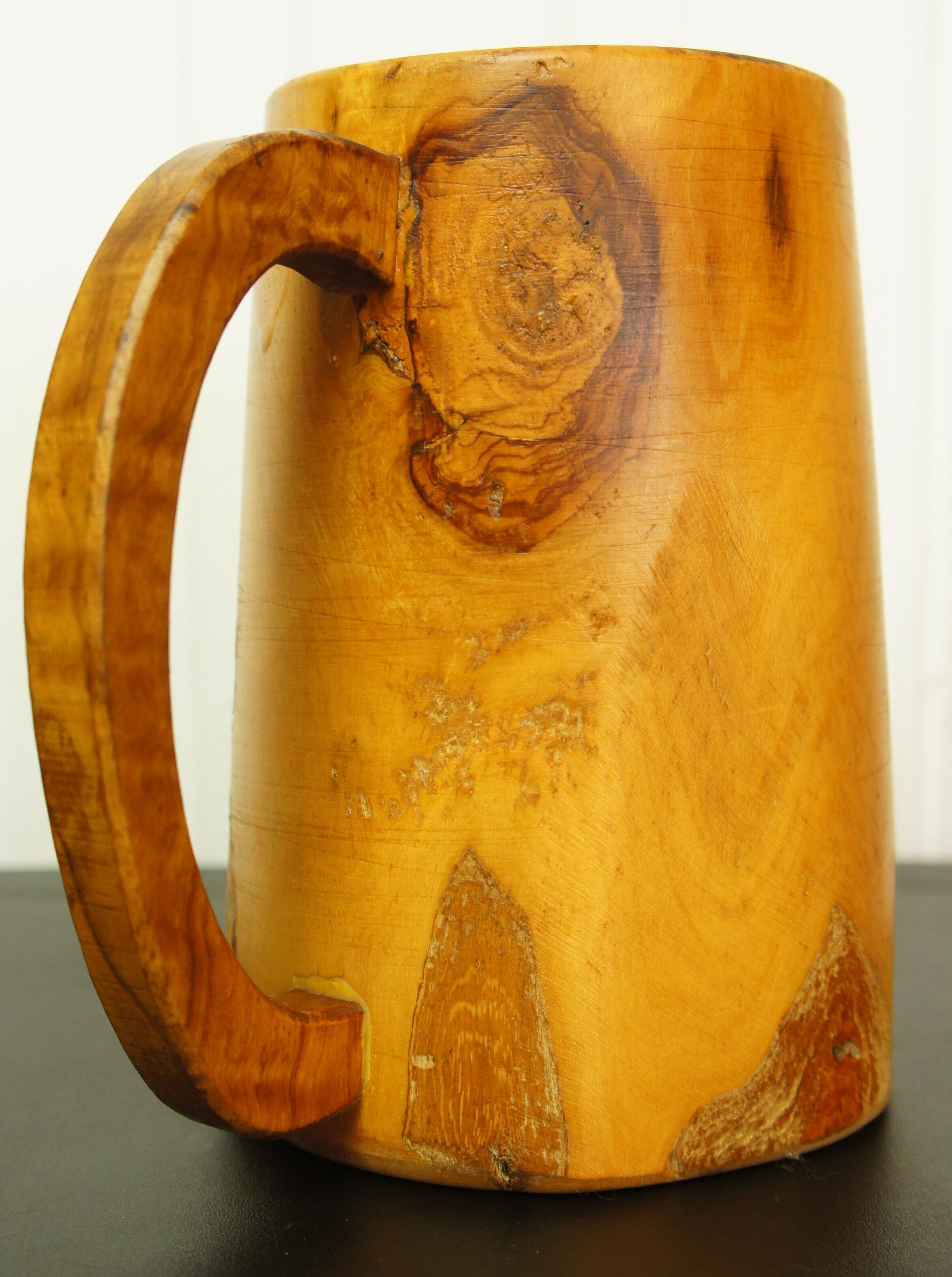 Massive olive wood chop