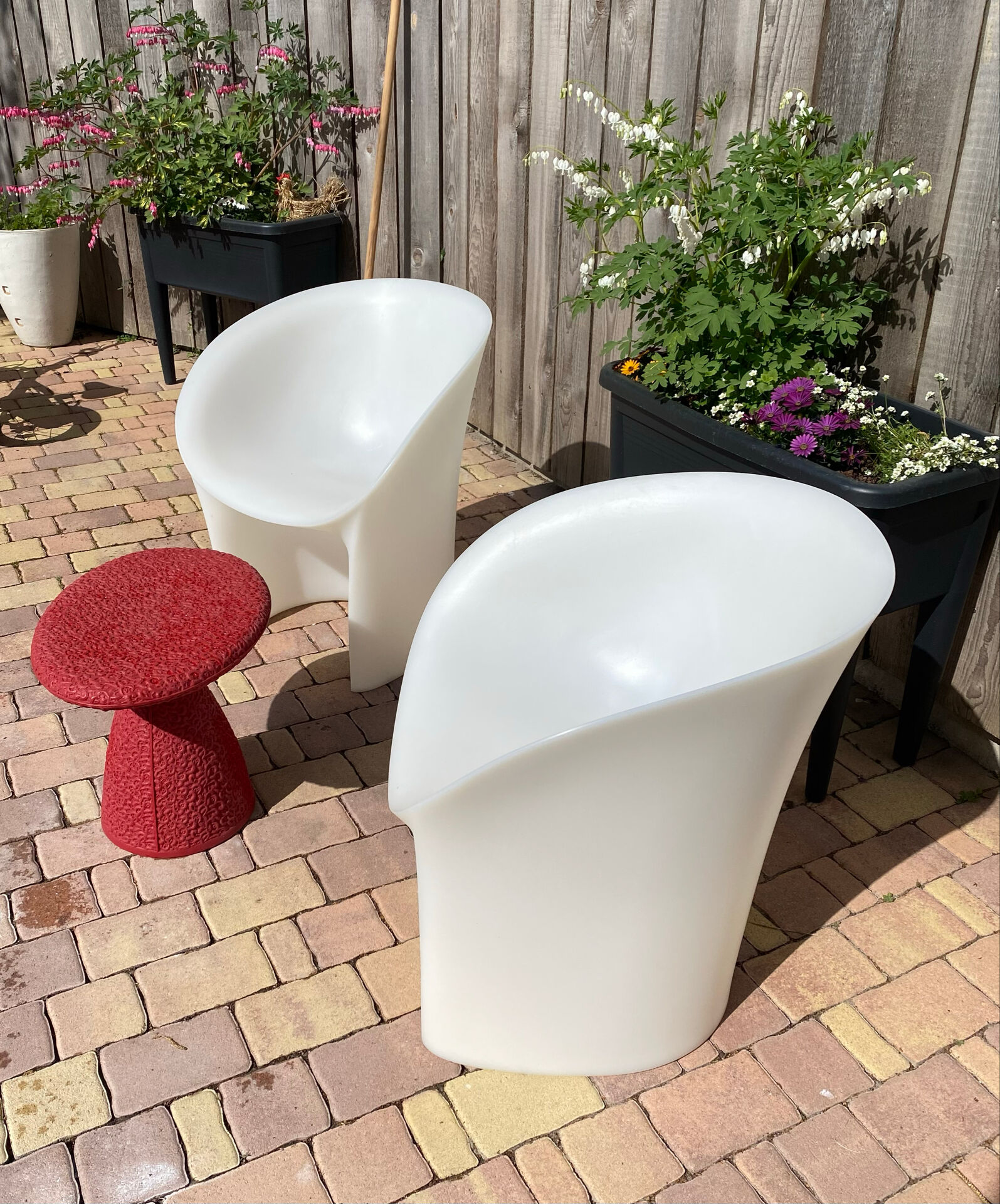 2 chaises moon par moroso, vendues par lot de 2