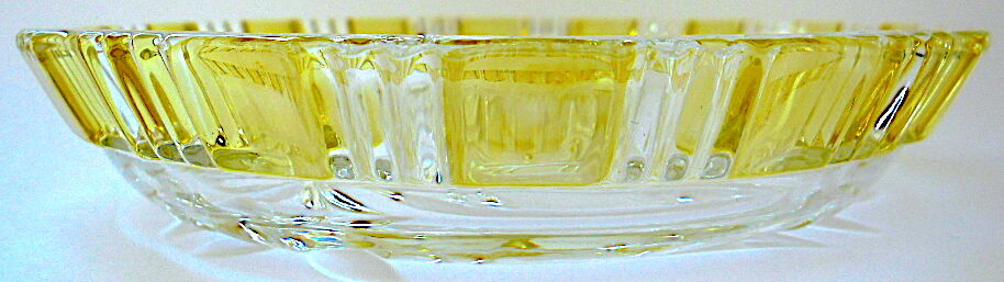 Two-tone cut glass bottle undersette