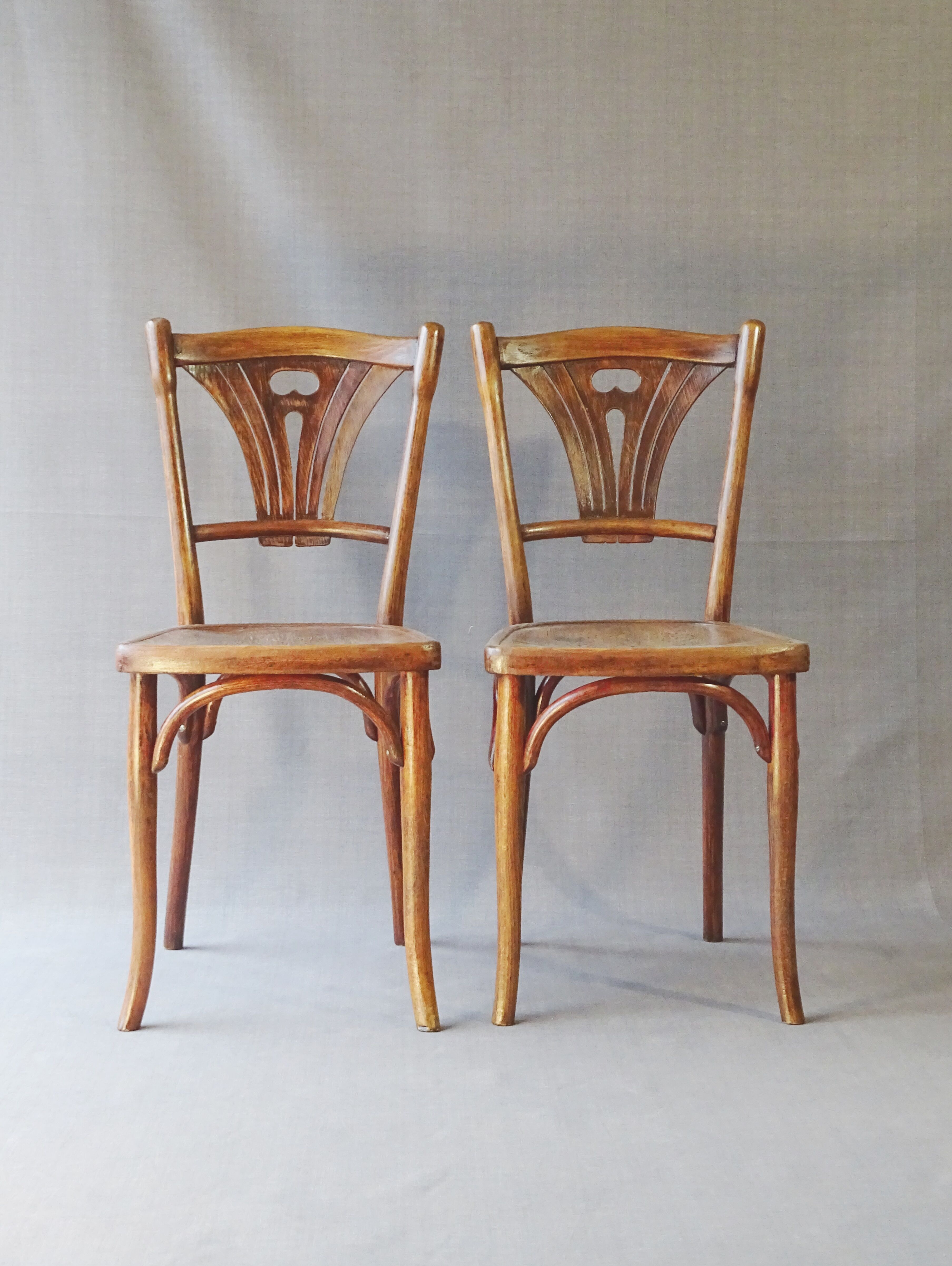 Two chairs Thonet n ° 197/114 of 1910 seat wood bistro