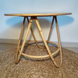 Table basse tripode en rotin relookée vintage