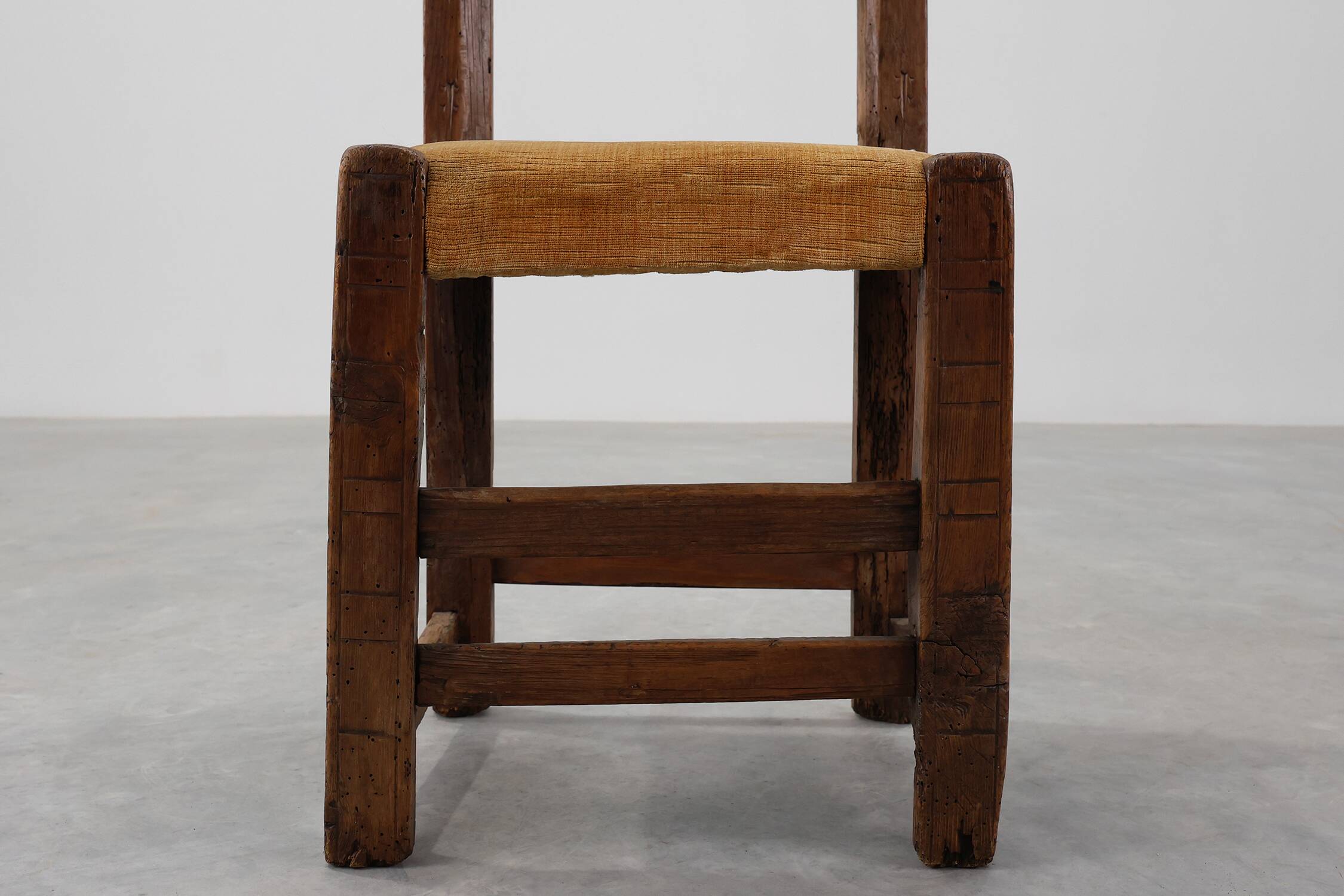 Chaise d'appoint espagnole en chêne sculpté et assise en velours, XIXe siècle