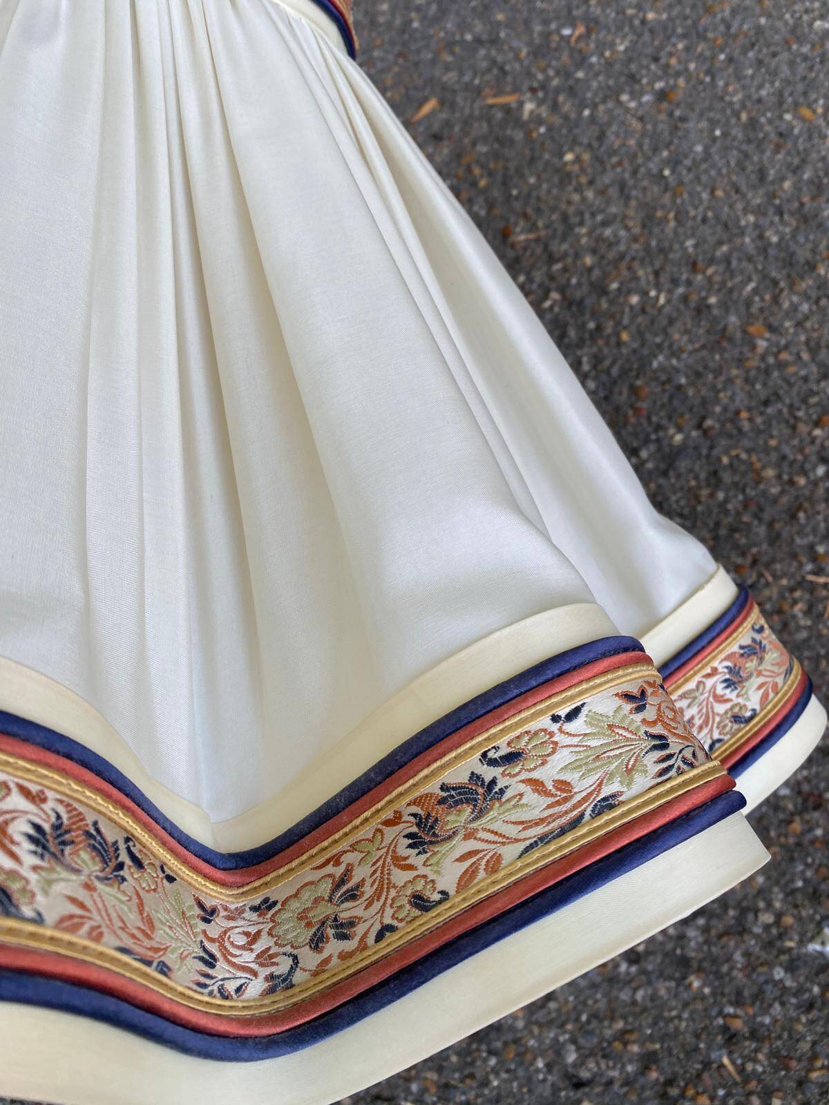 Vintage pleated scalloped lampshade — Cream fabric & floral embroidered trim