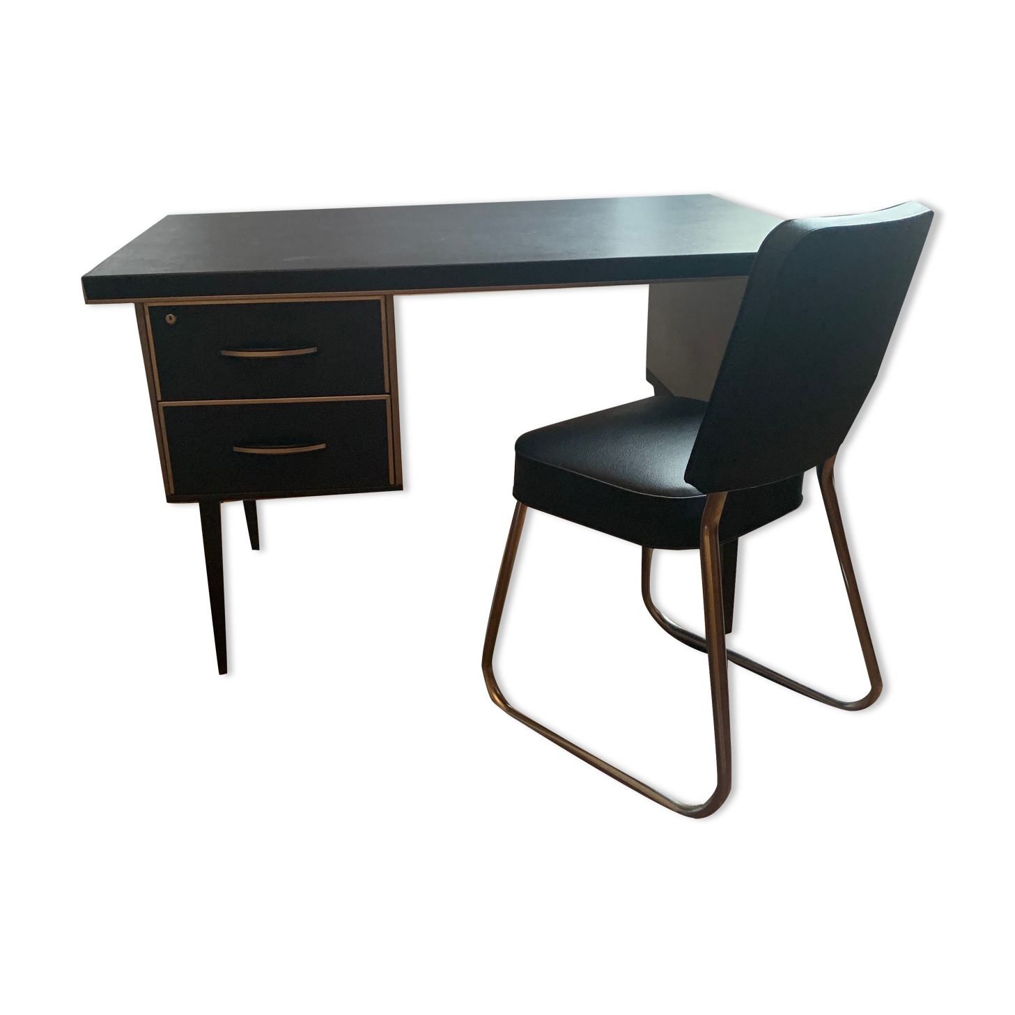 Indus desk and its chair
