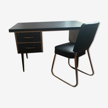 Indus desk and its chair