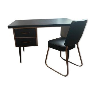 Indus desk and its chair