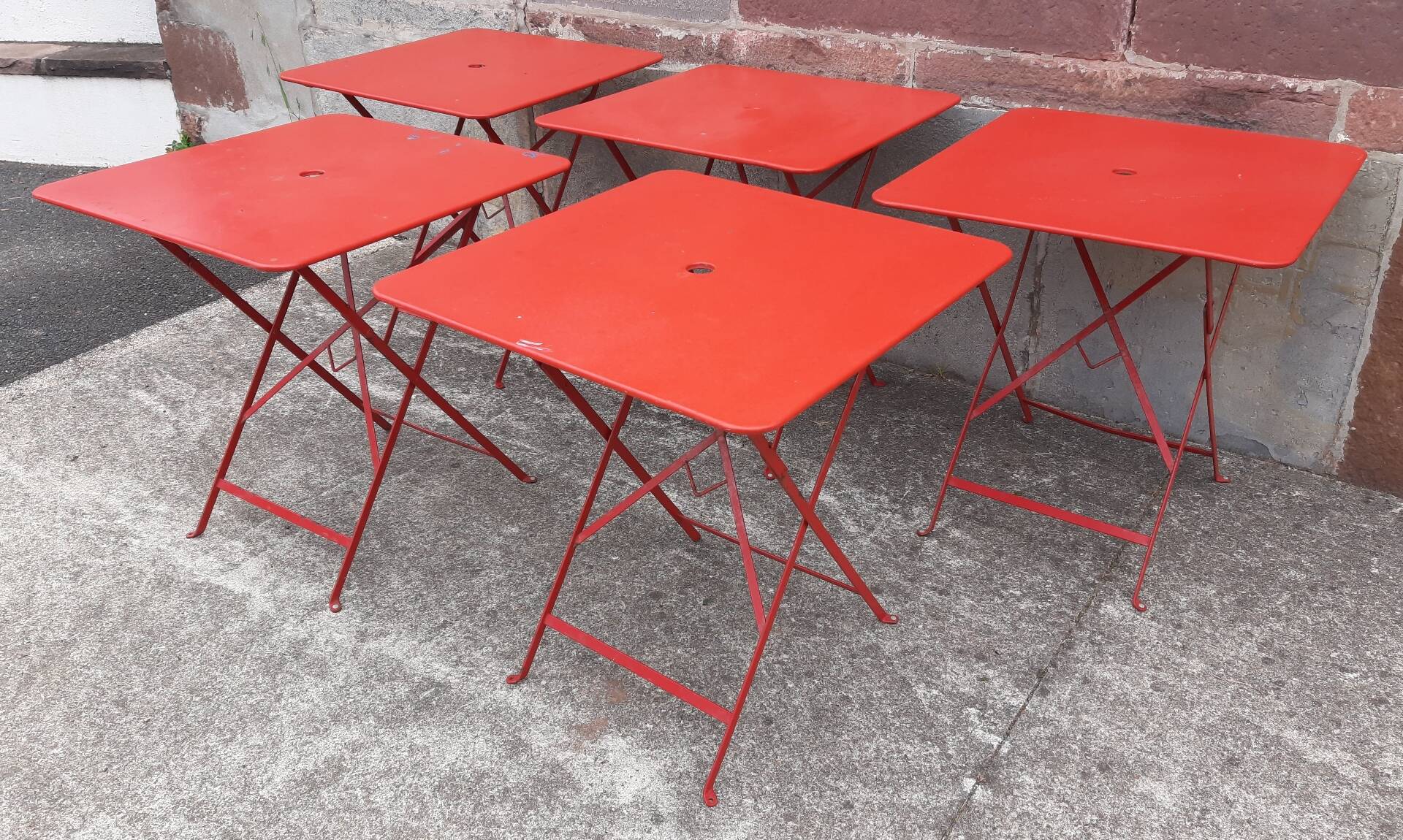 Folding bistro or garden table, made of metal. (Individually or in sets)