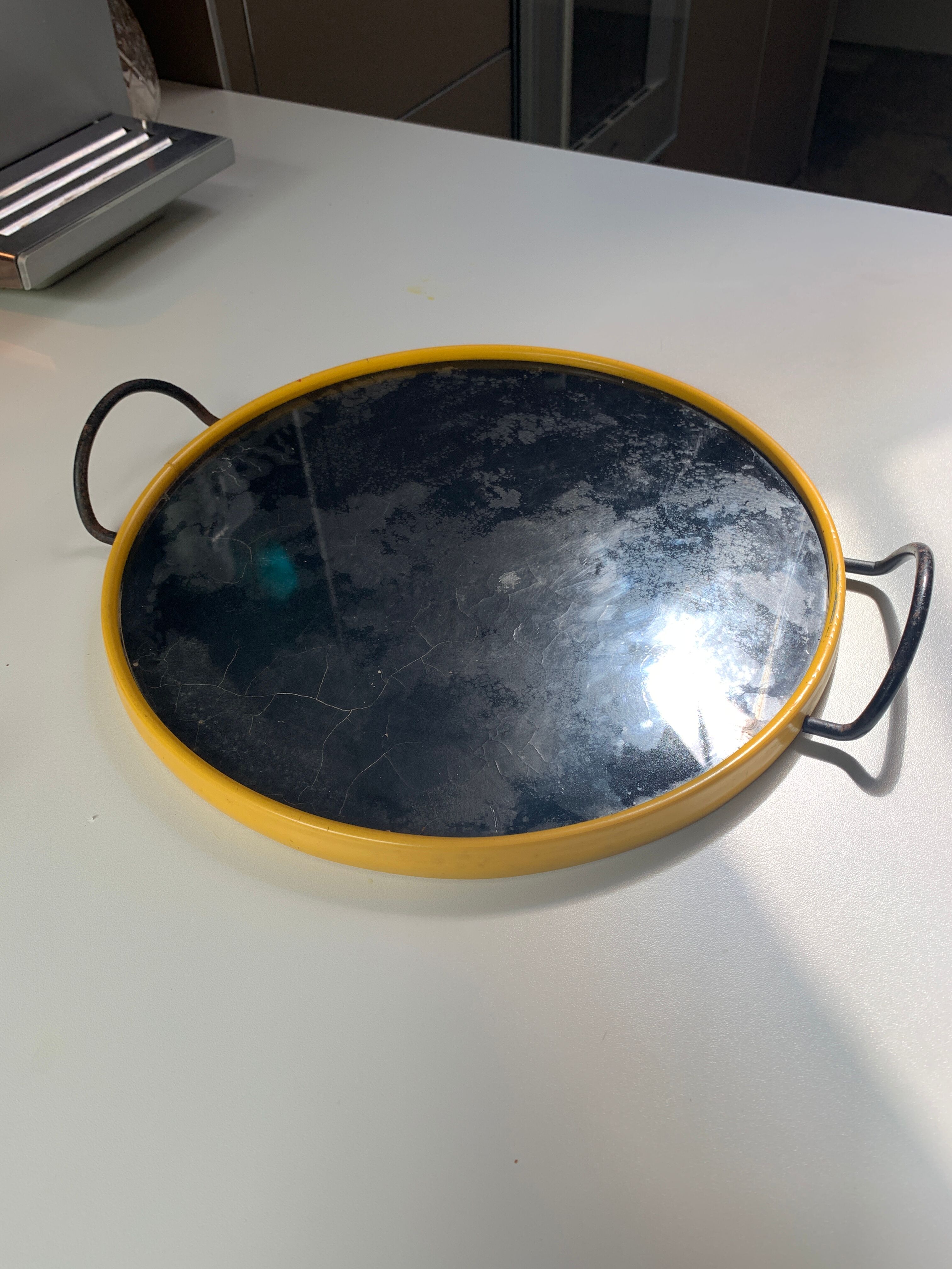 50s top in black eglomized glass and yellow plastic tower.