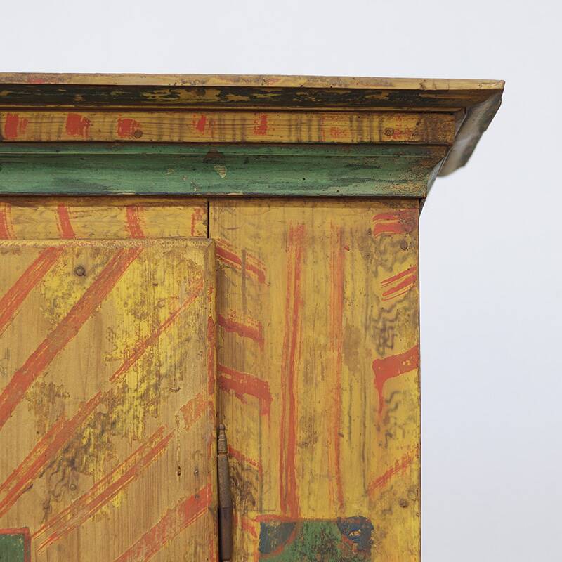 Armoire de mariée peinte d'art populaire