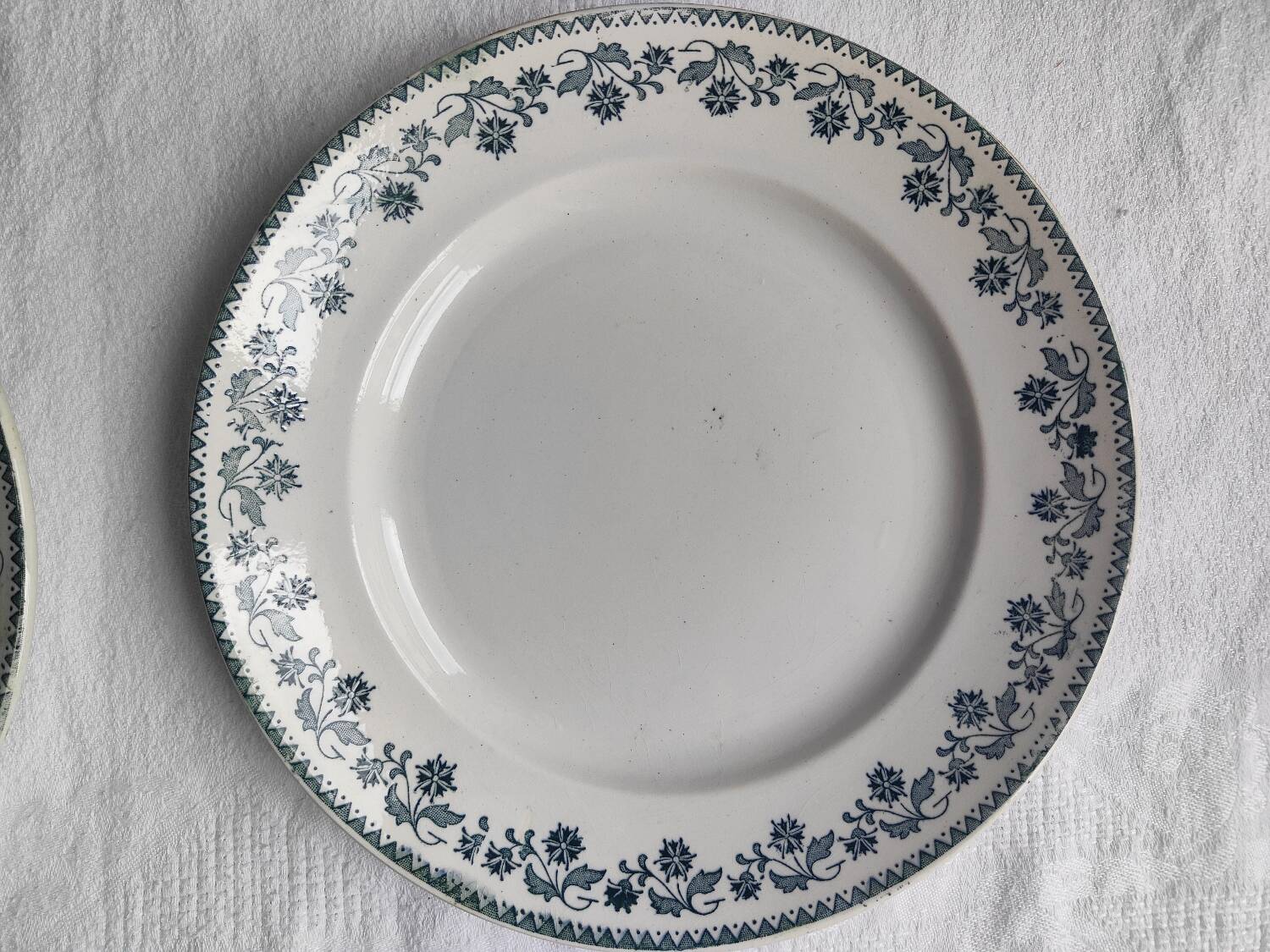 Moulin des Loups Hamage Plates