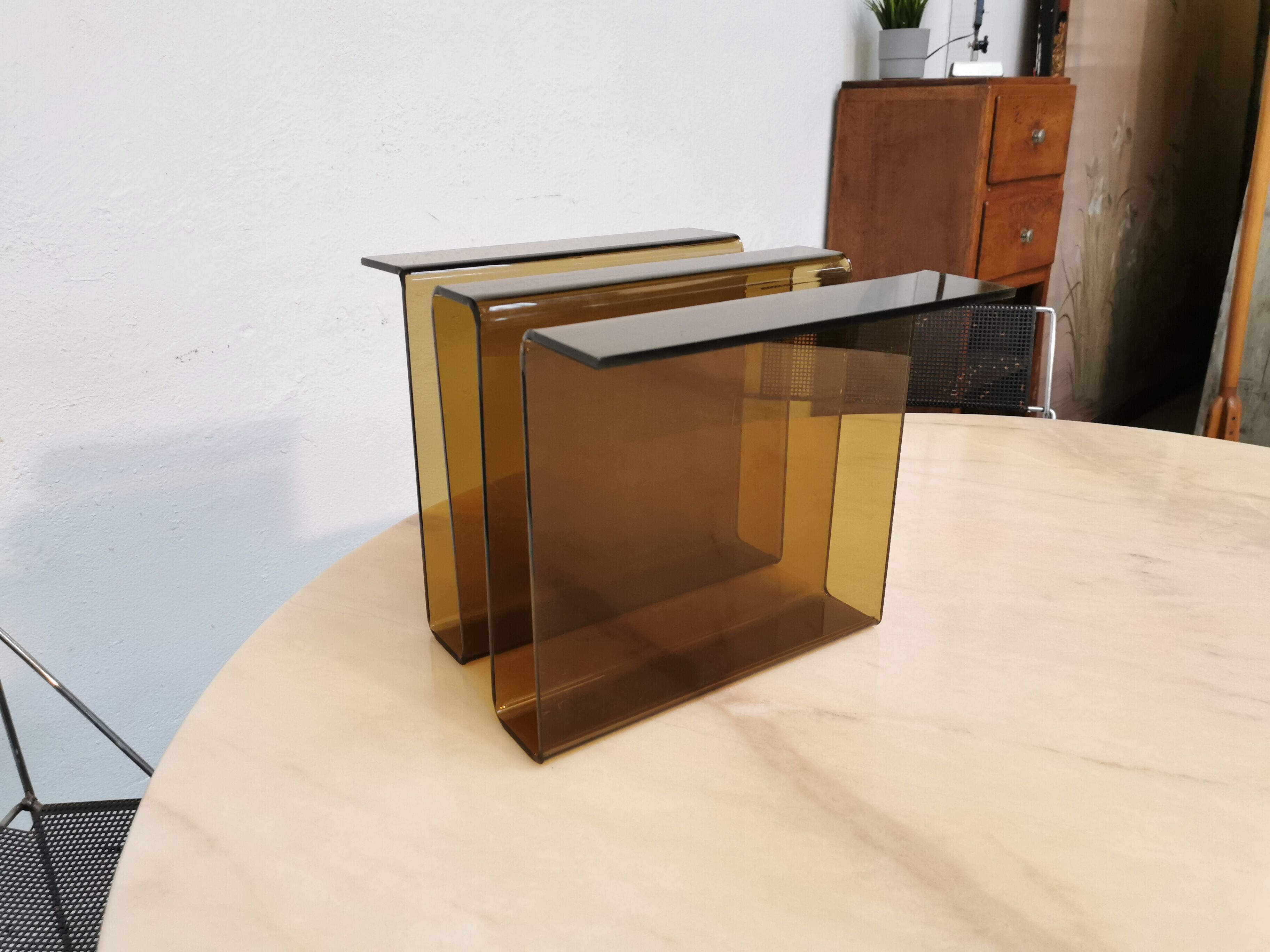 Vintage magazine door Plexiglas 1970