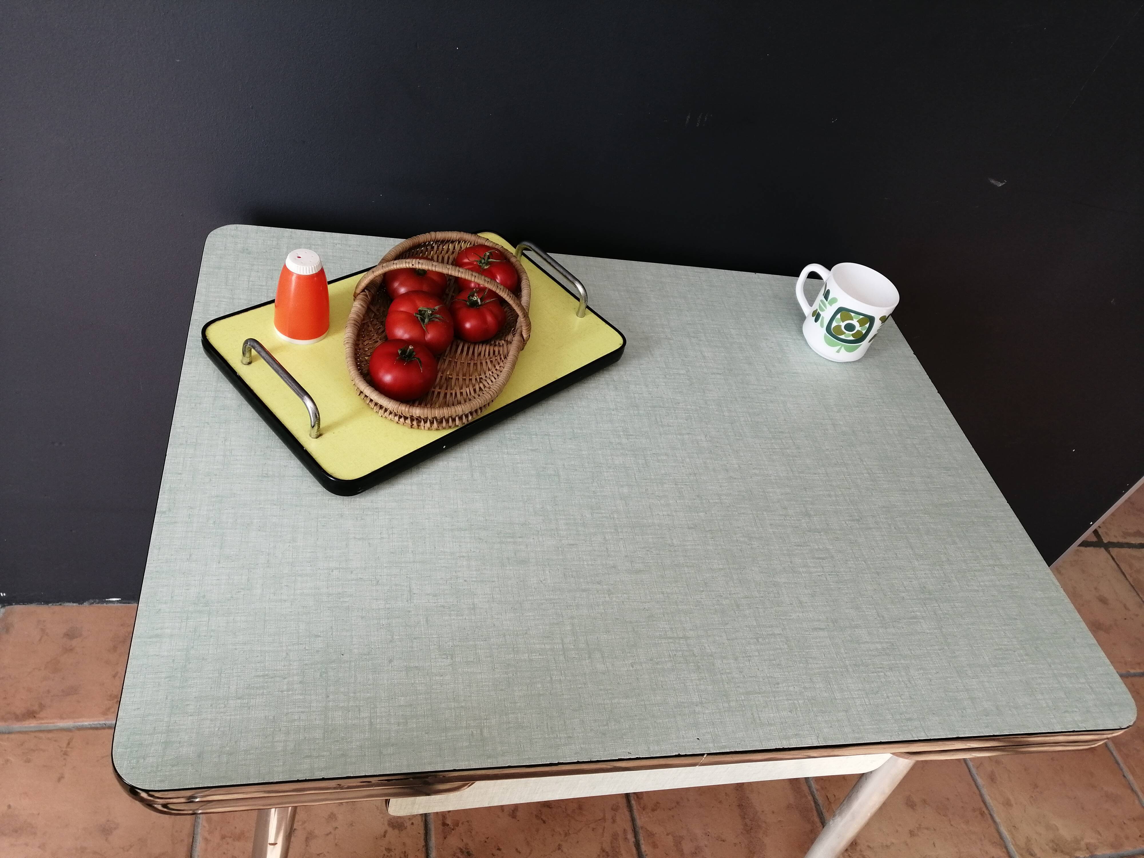Green water formica table 70s
