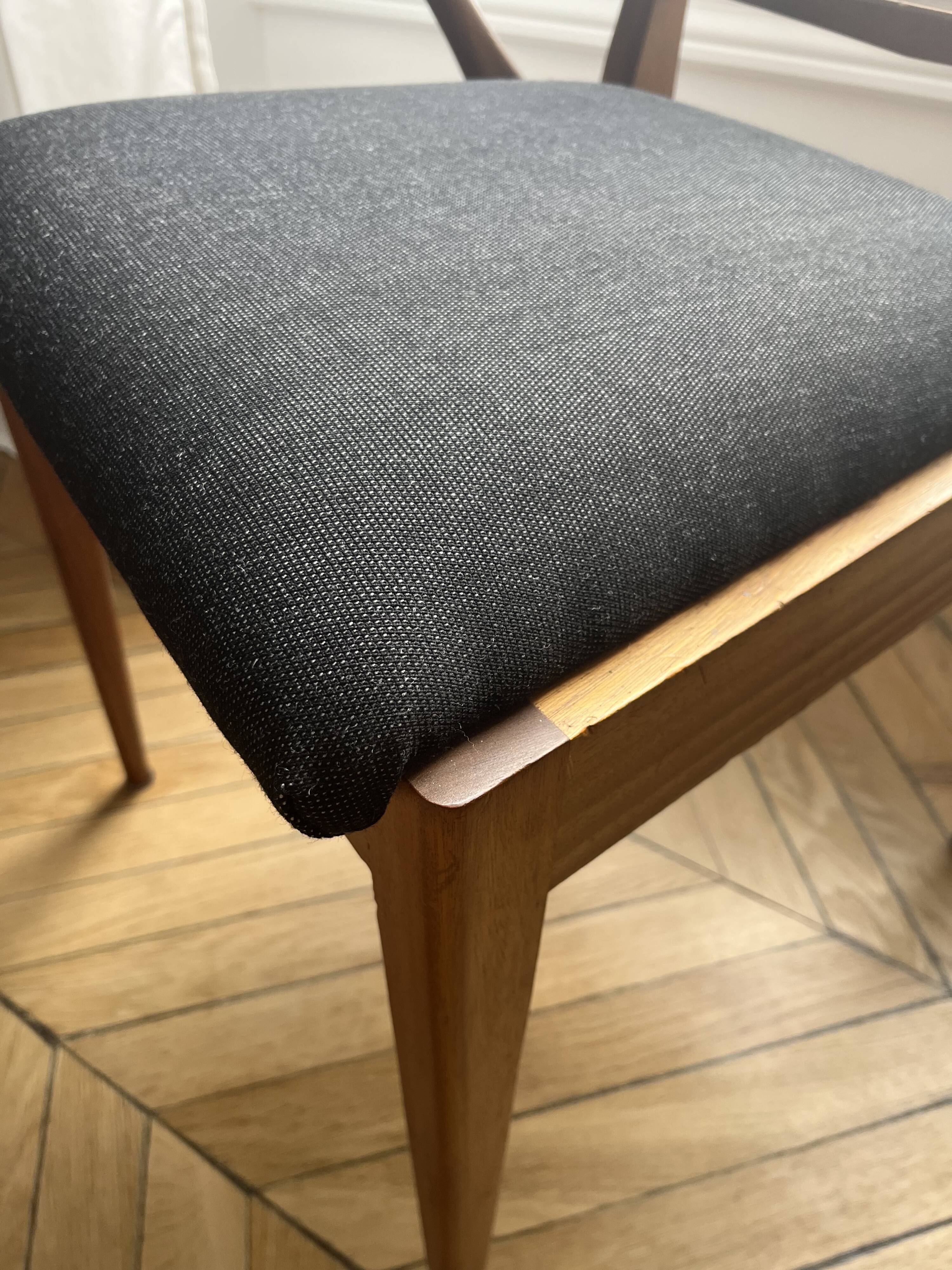 4 chairs and 2 armchairs McIntosh mid-century modern teak Kvadrat