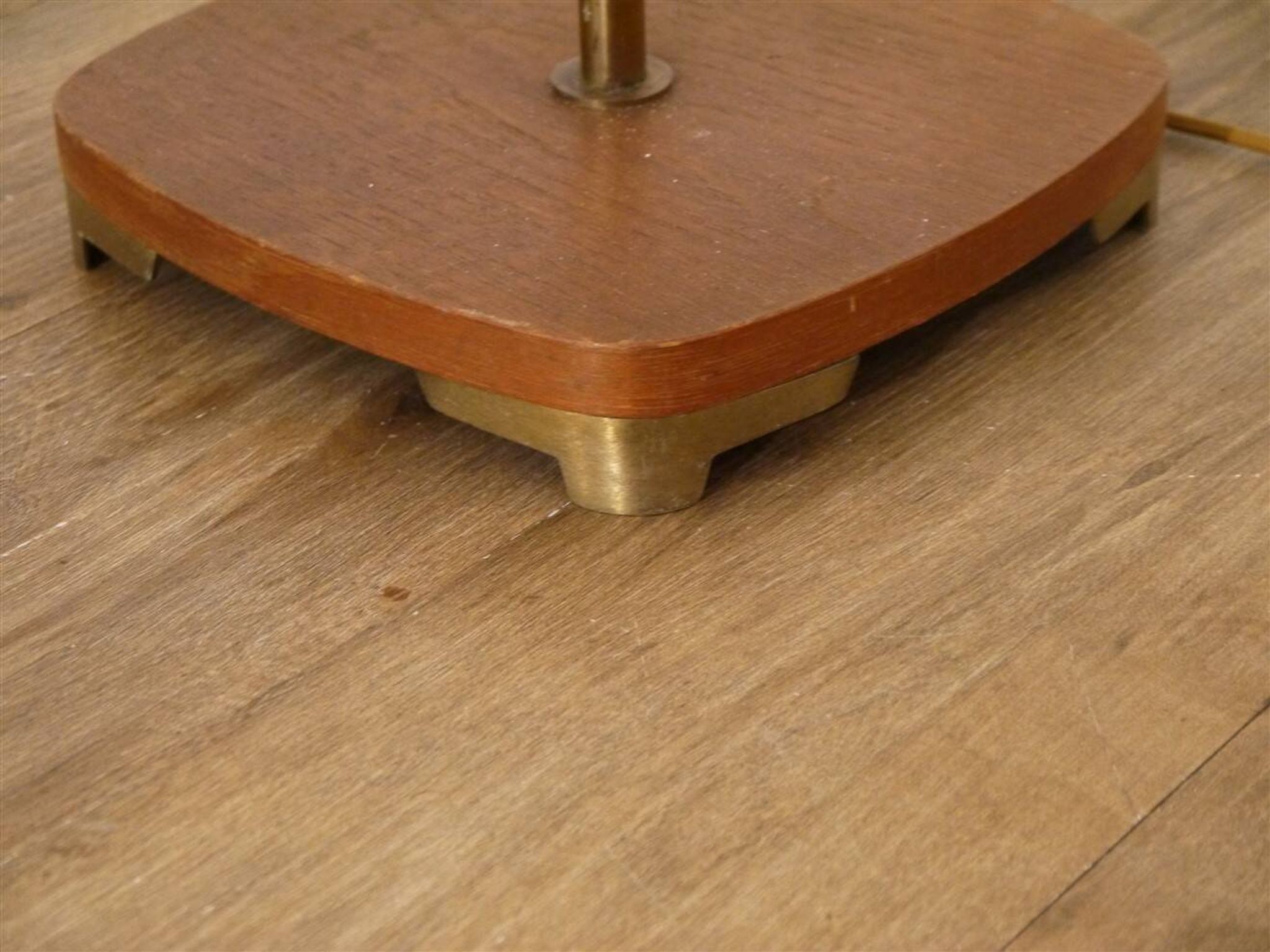 Scandinavian floor lamp in teak and brass from the 1960s.