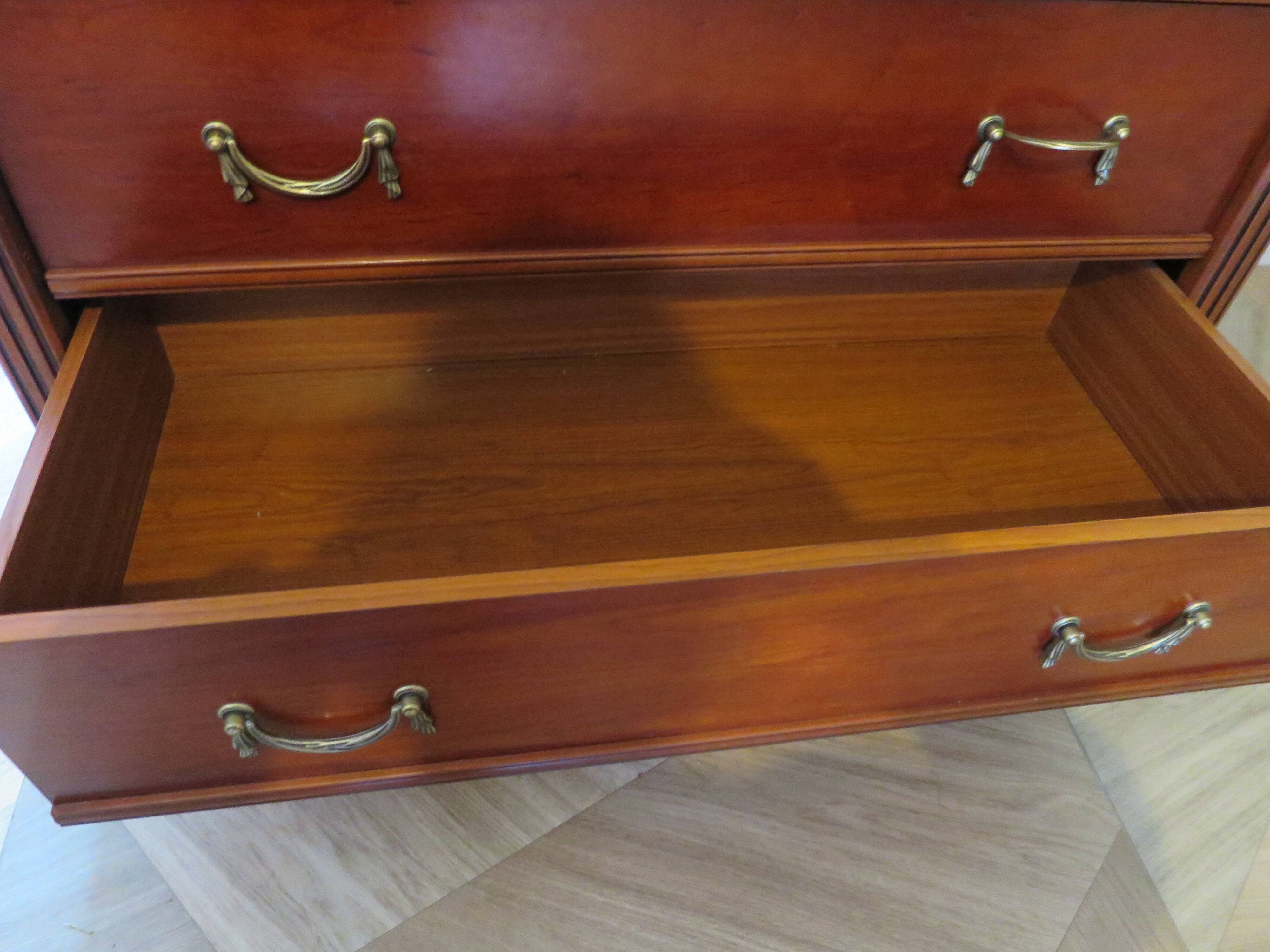 Commode 4 tiroirs – Teinte merisier – Imitation Style Empire – Années 80