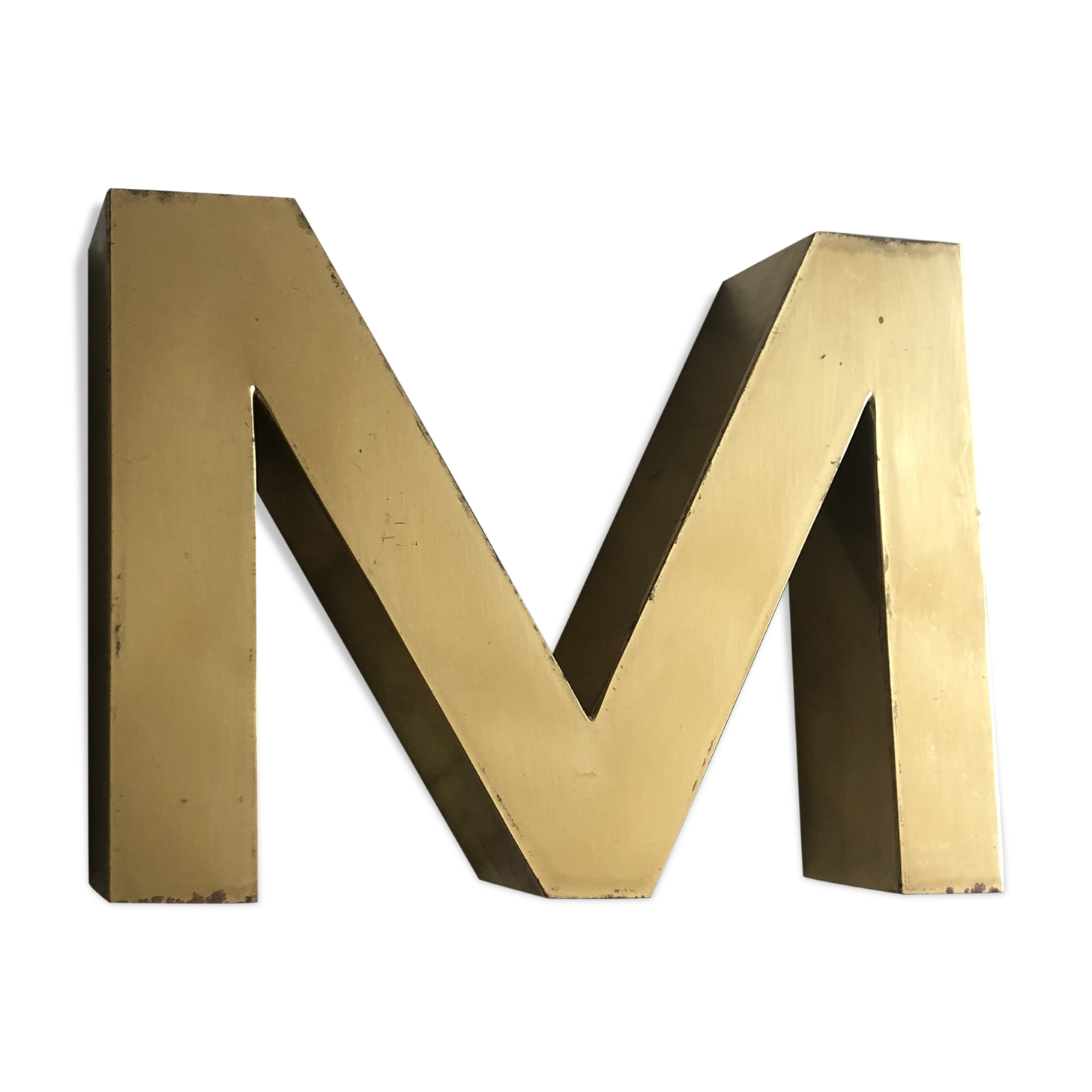 Lettre M en métal doré