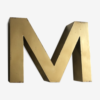 Lettre M en métal doré