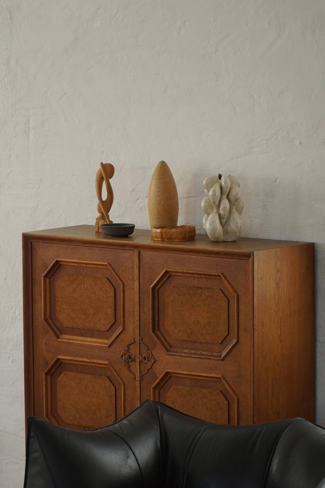 Classic sculptural Danish wardrobe in oak veneer and burl wood, 1950s.