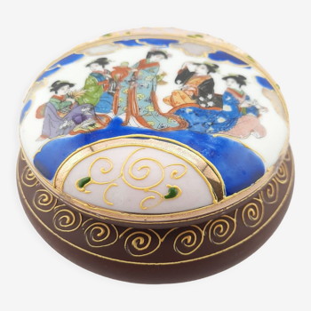 Boîte en porcelaine japonaise de Satsuma de l’époque Meiji