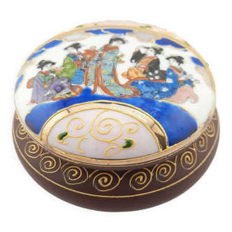 Boîte en porcelaine japonaise de Satsuma de l’époque Meiji