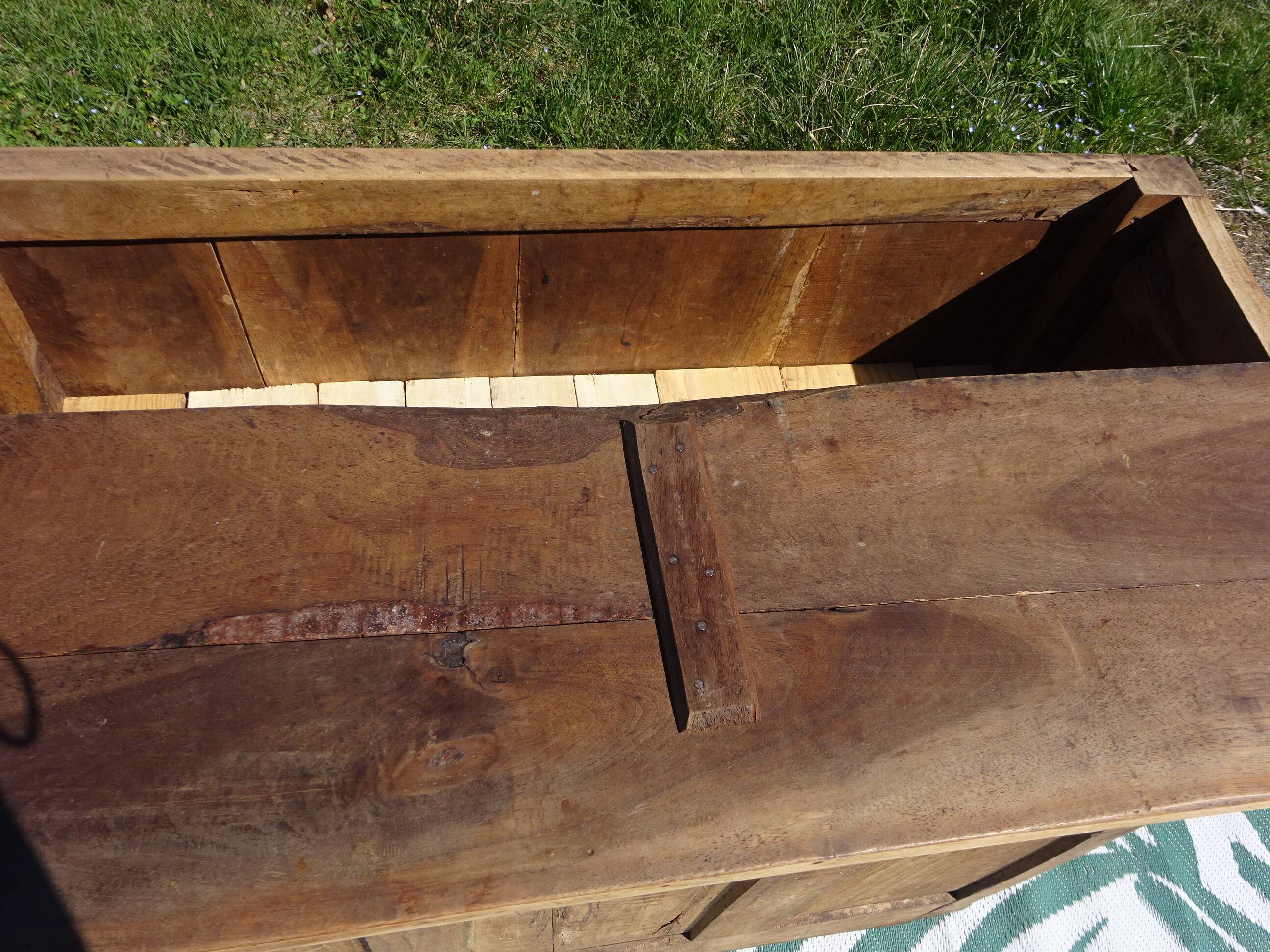Meuble de Millau, ancien buffet farinier