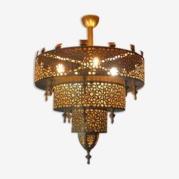 Artisanal oriental suspension in sculté copper