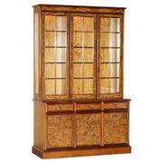 Buffet vintage en noyer burr avec vitres et éclairage, style Art Deco