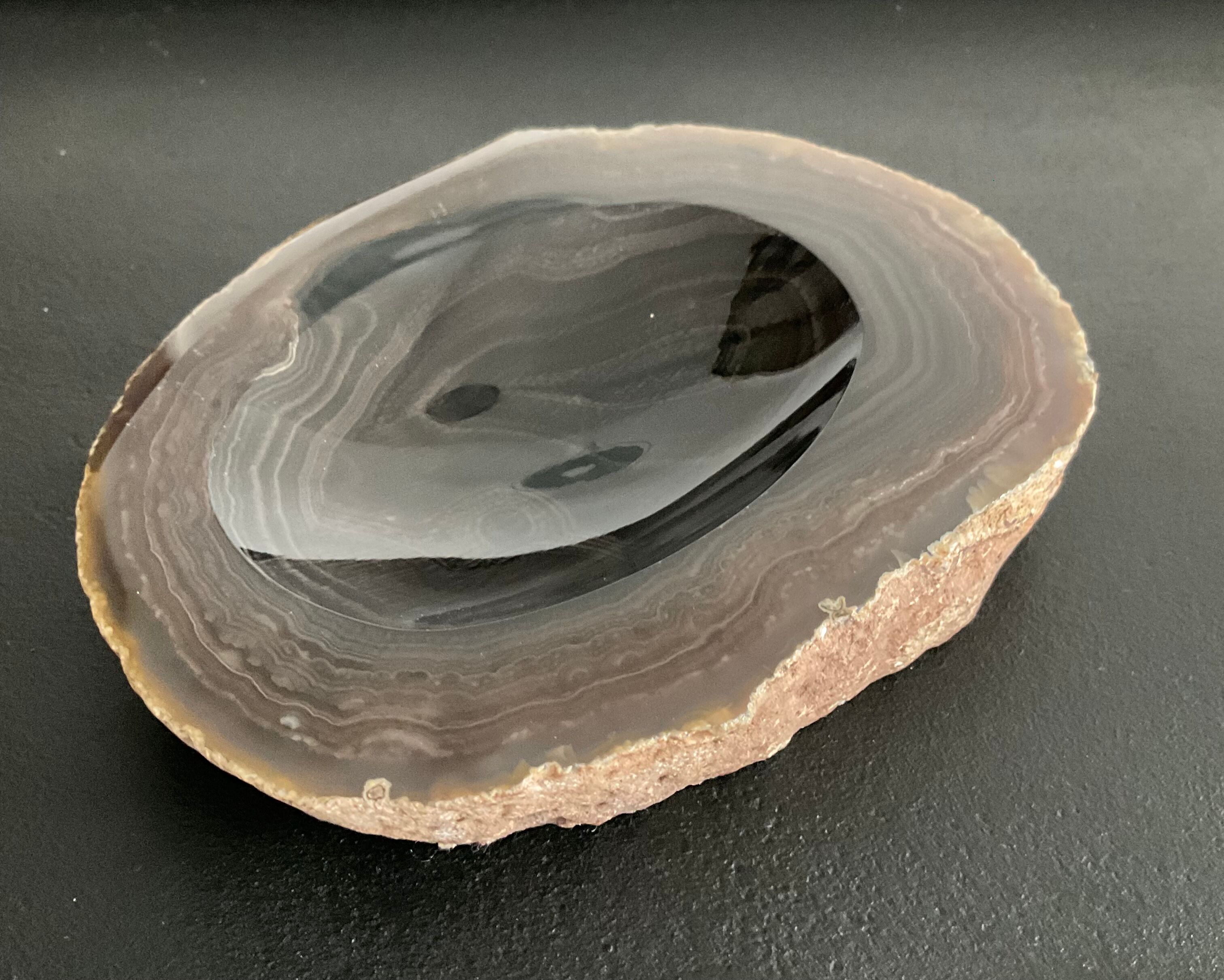 Empty vintage pocket in agathe stone