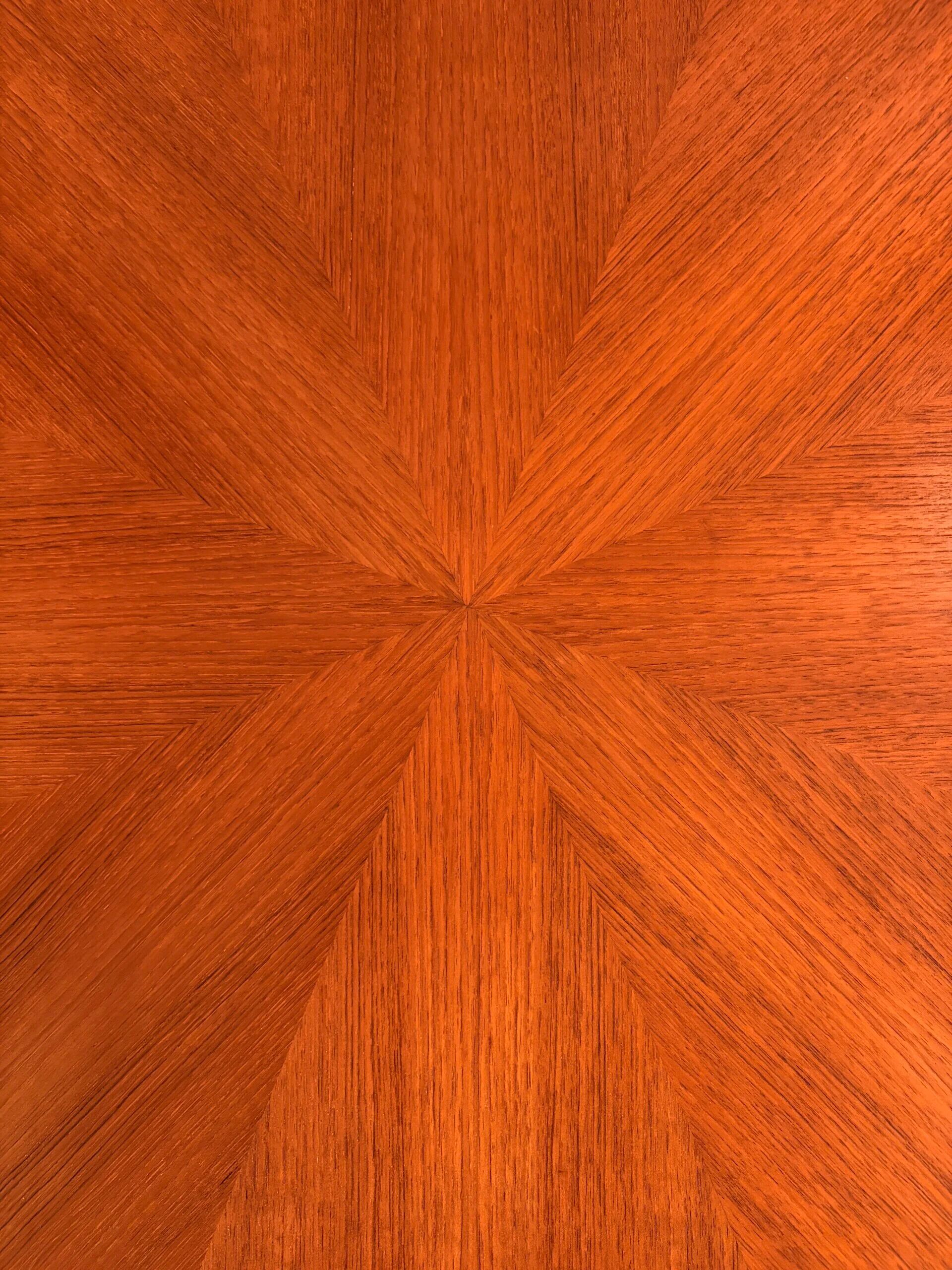 Table basse Sunburst en placage de teck, milieu du siècle